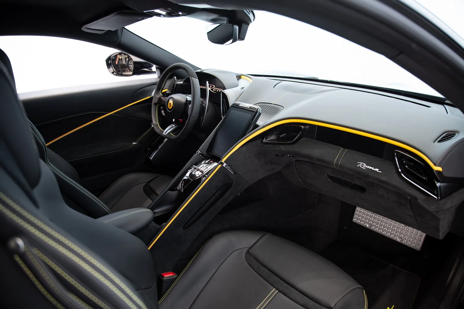 2023 Ferrari Roma interior, dashboard