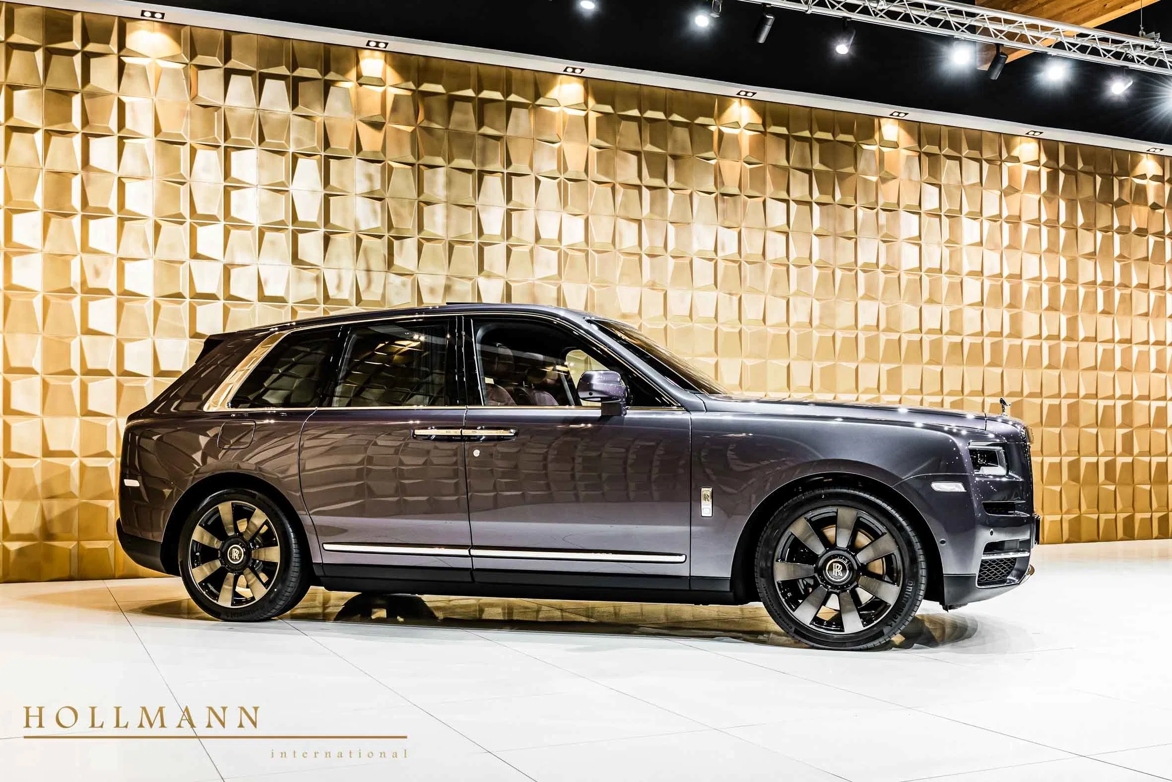 2019 Rolls-Royce Cullinan for sale, exterior, Midnight Anthracite
