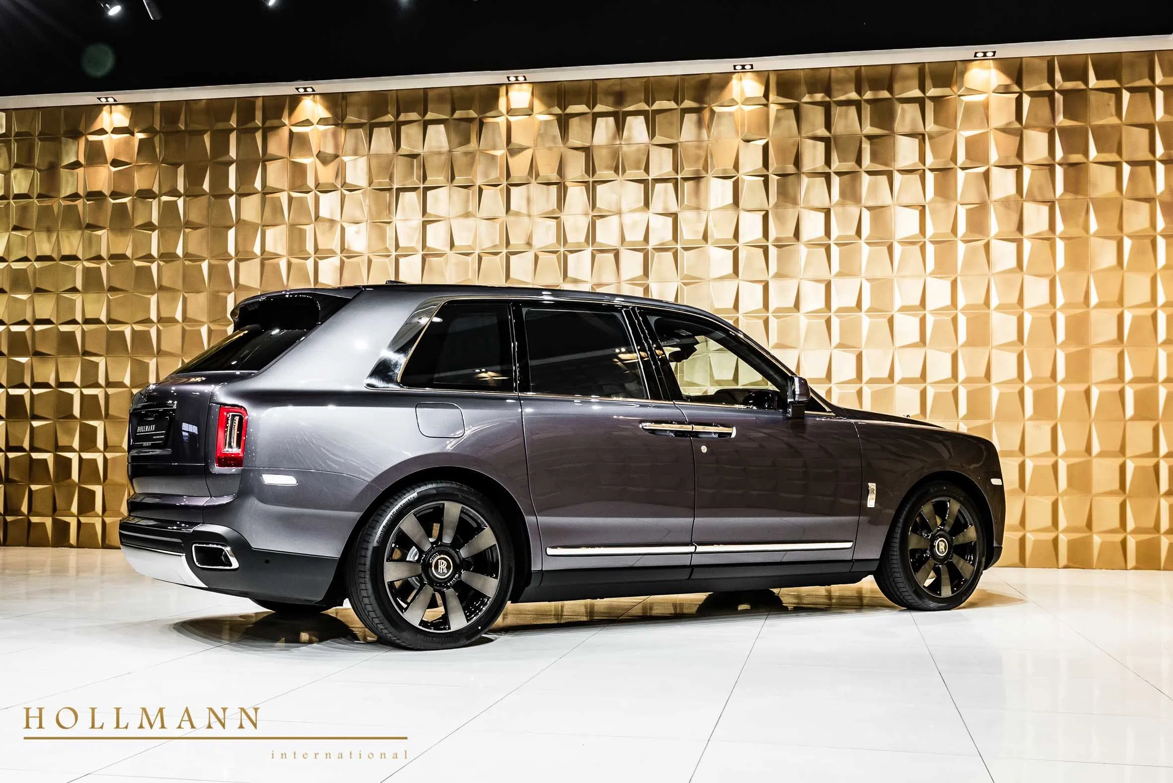 2019 Rolls-Royce Cullinan for sale, exterior, Midnight Anthracite