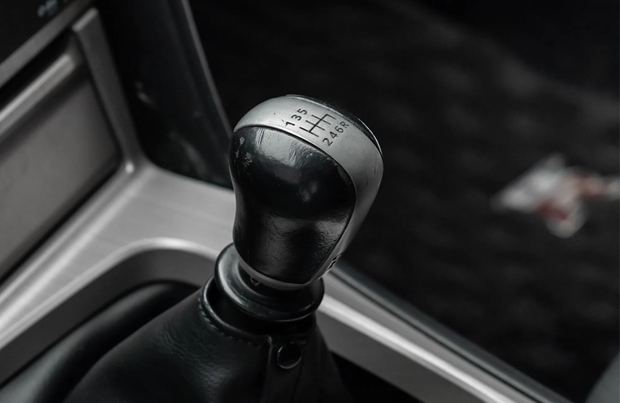 1999 Nissan Skyline GT-R R34 interior, center console
