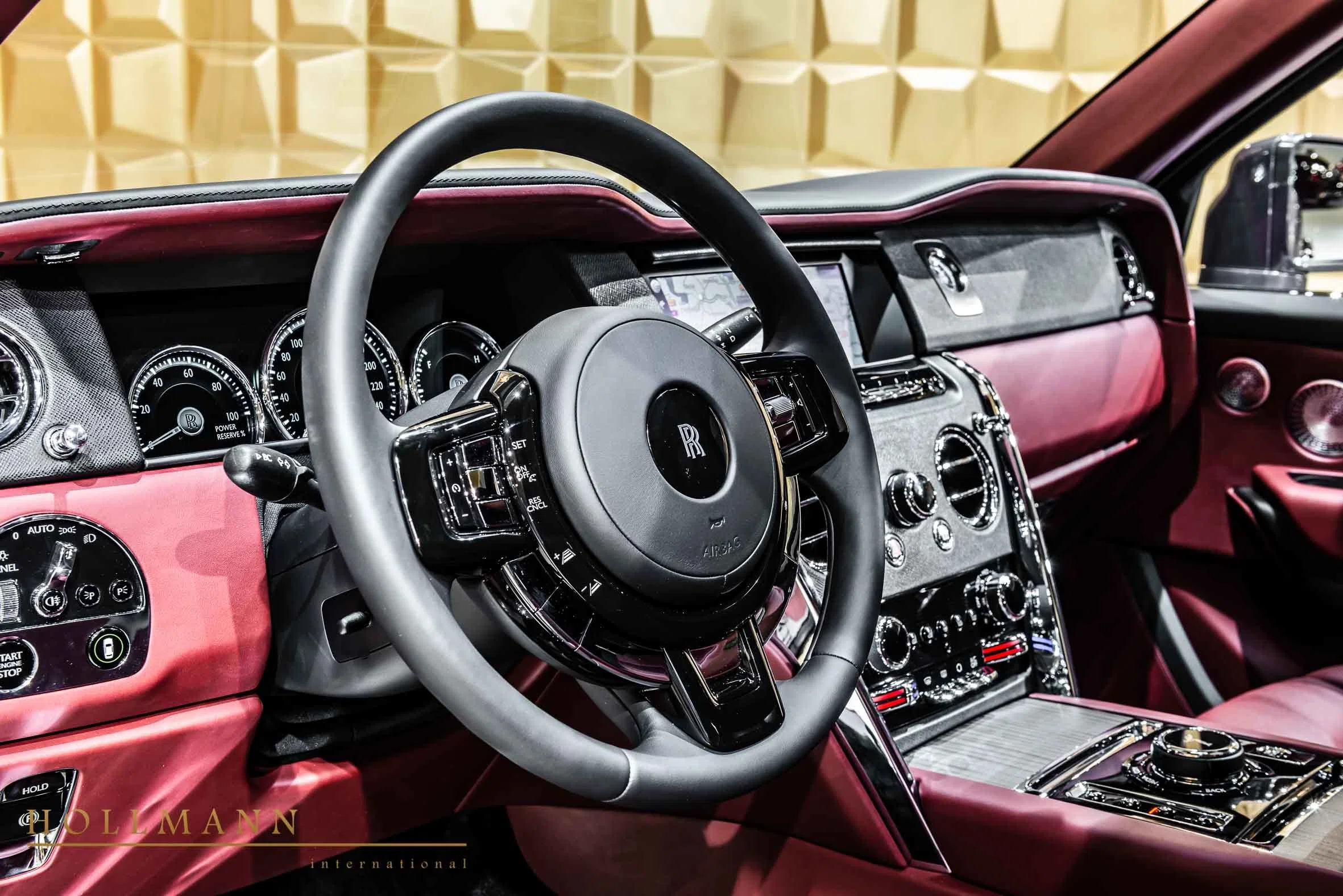 2019 Rolls-Royce Cullinan interior, Hotspur + Black