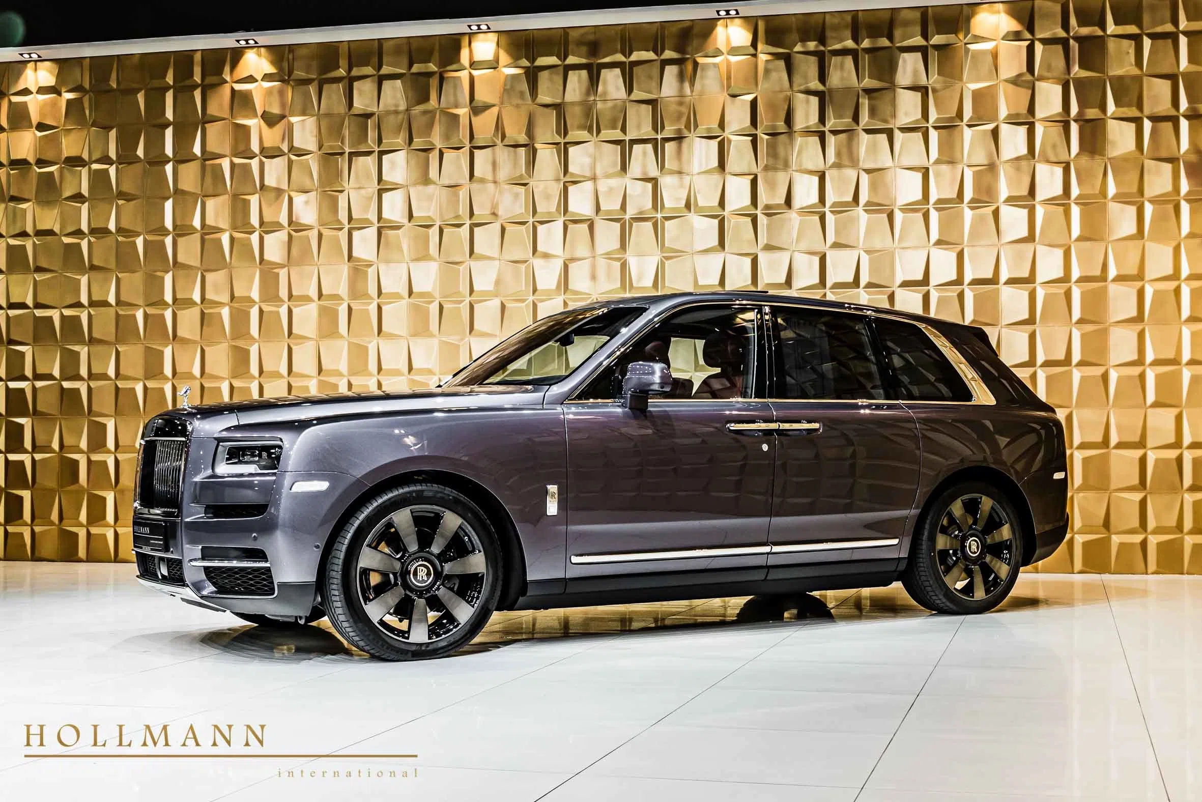 2019 Rolls-Royce Cullinan for sale, exterior, Midnight Anthracite