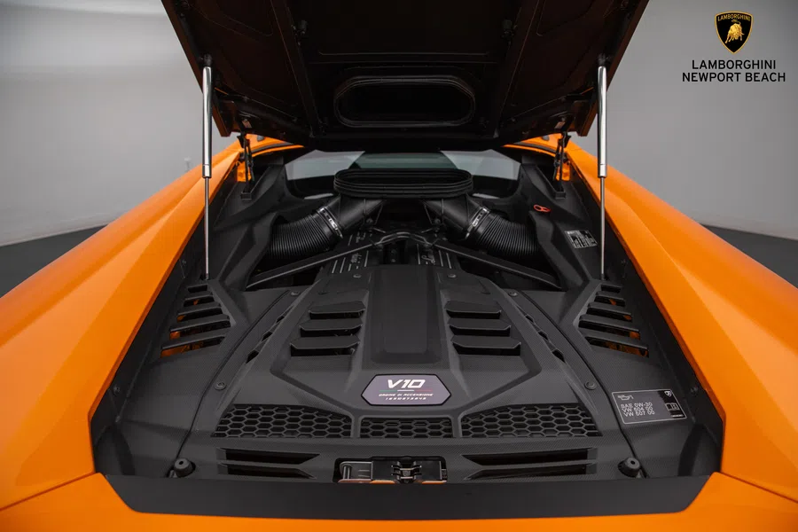 2023 Lamborghini Huracán Sterrato engine