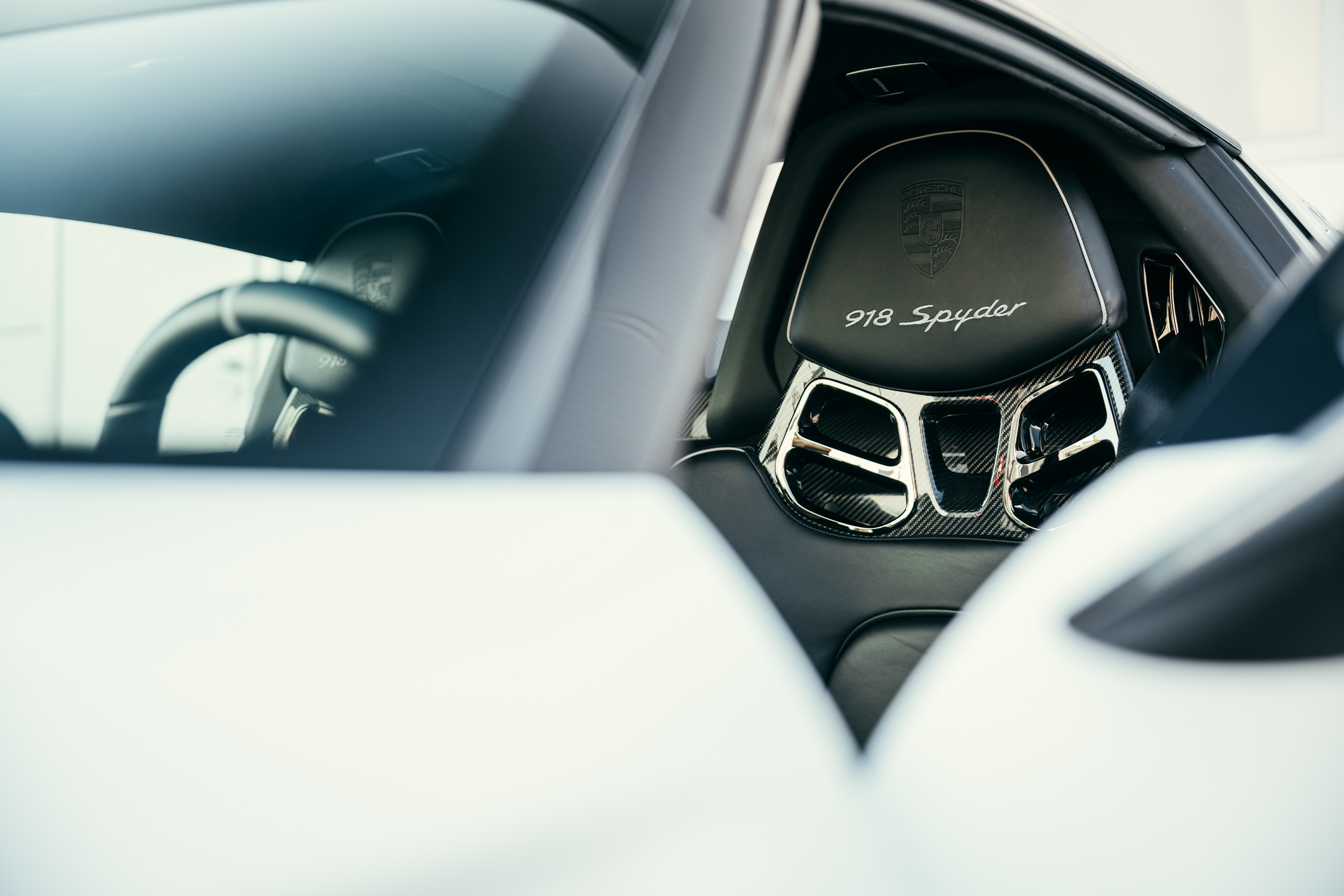 2015 Porsche 918 Spyder Weissach Package, 18/20