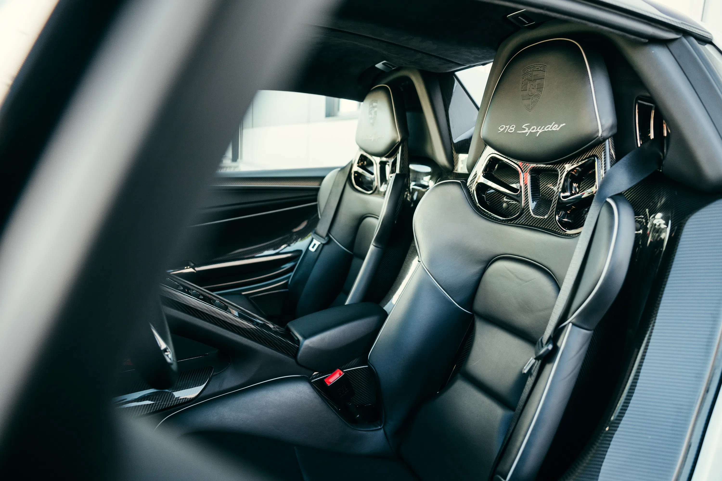 2015 Porsche 918 Spyder Weissach Package interior, seats