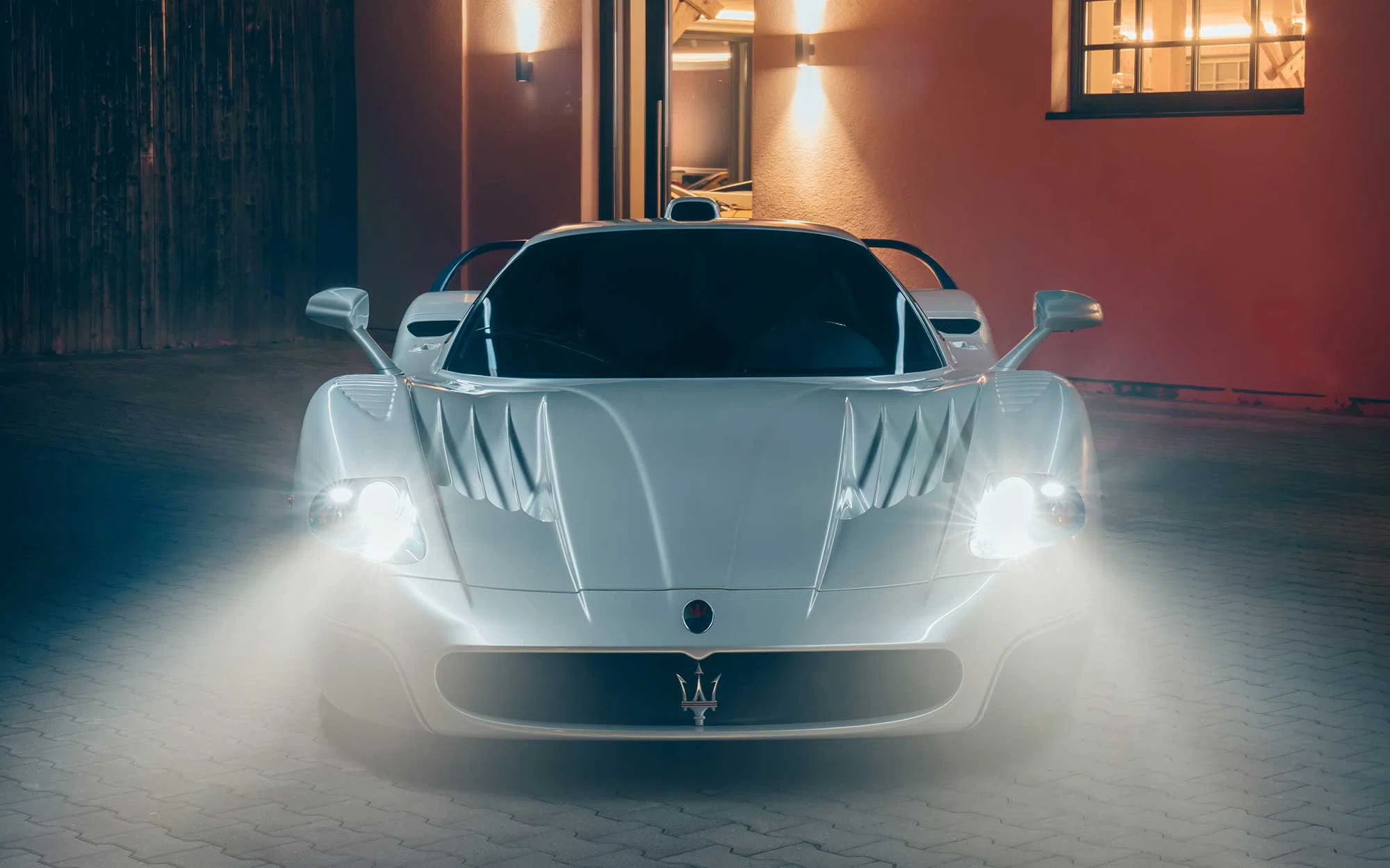 2006 Maserati MC12 for sale, exterior, Bianco Fuji – Blu Victory