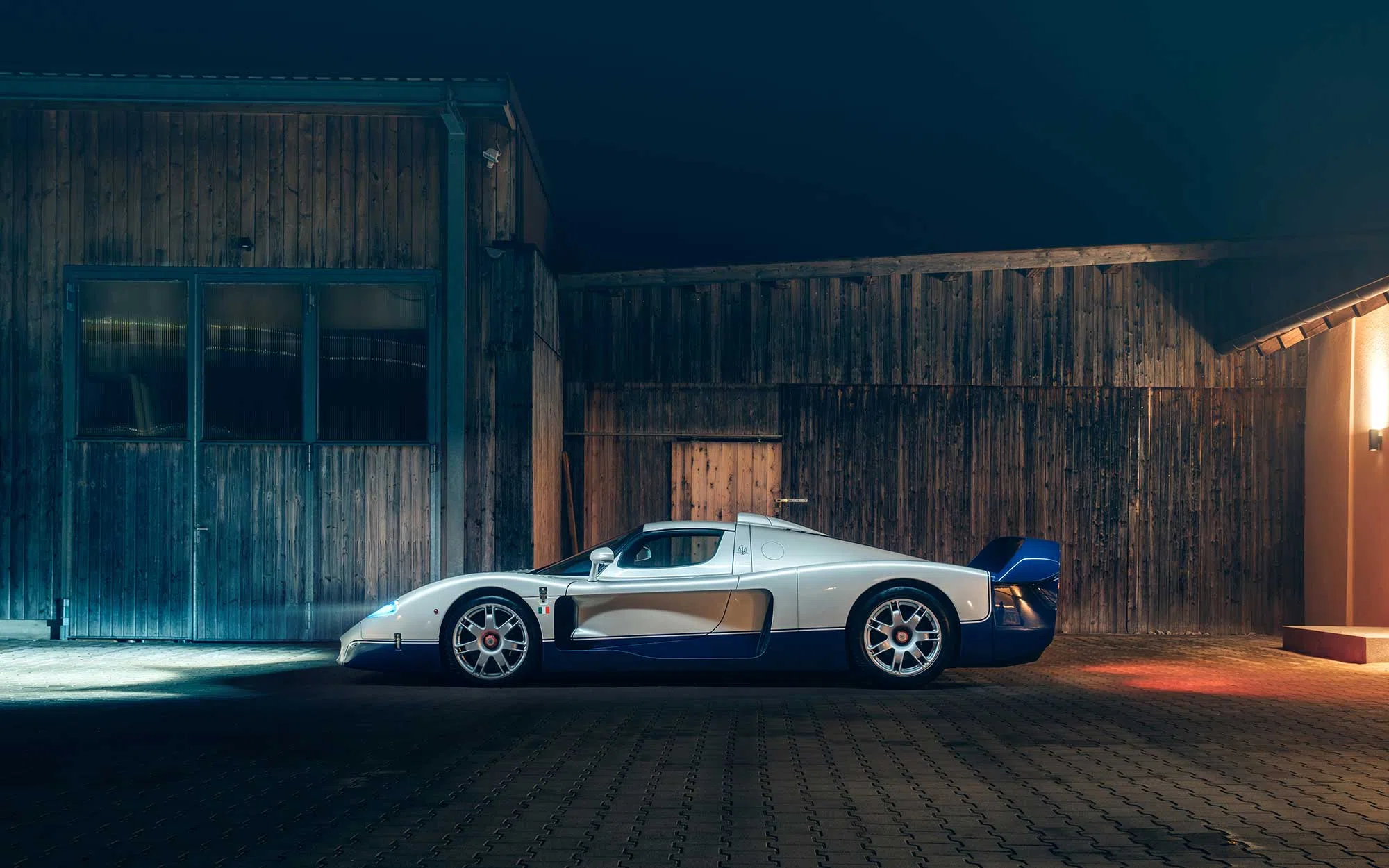 2006 Maserati MC12 for sale, exterior, Bianco Fuji – Blu Victory
