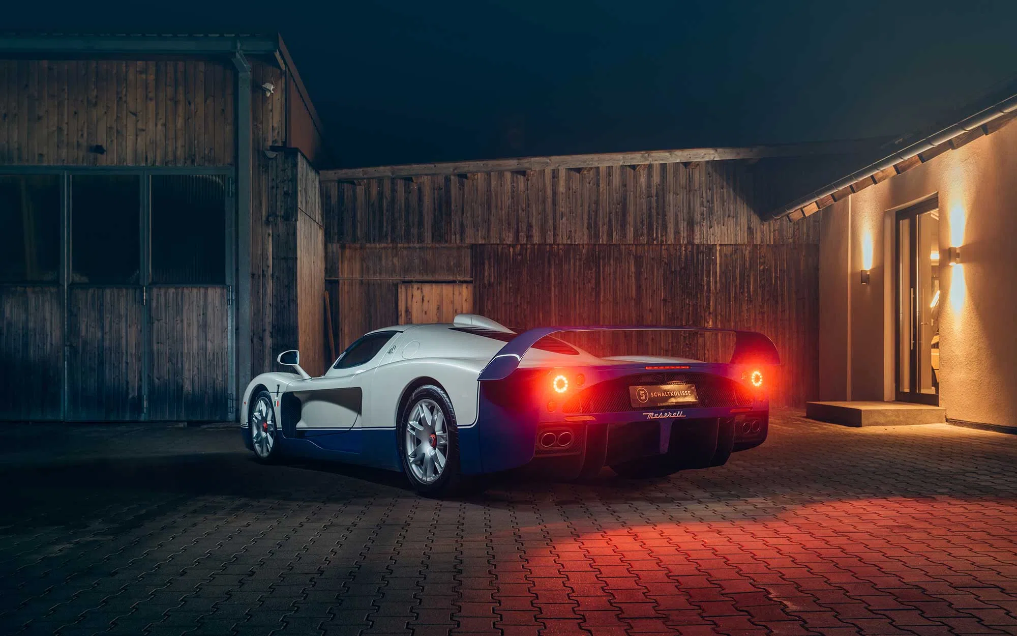 2006 Maserati MC12 for sale, exterior, Bianco Fuji – Blu Victory