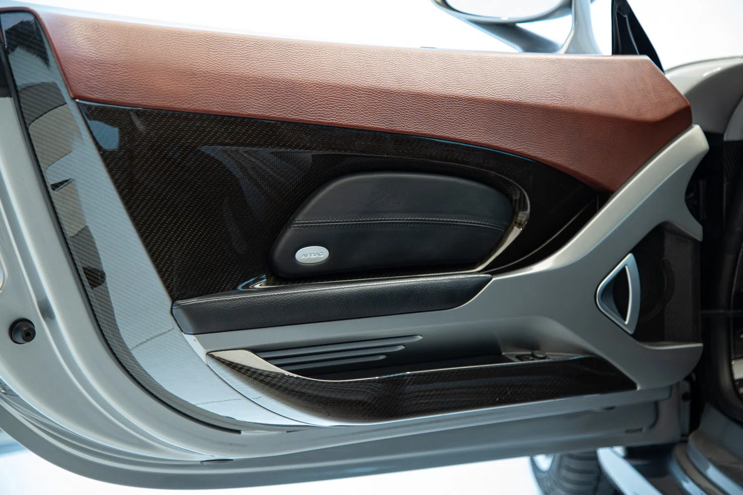 2005 Porsche Carrera GT interior, door panel
