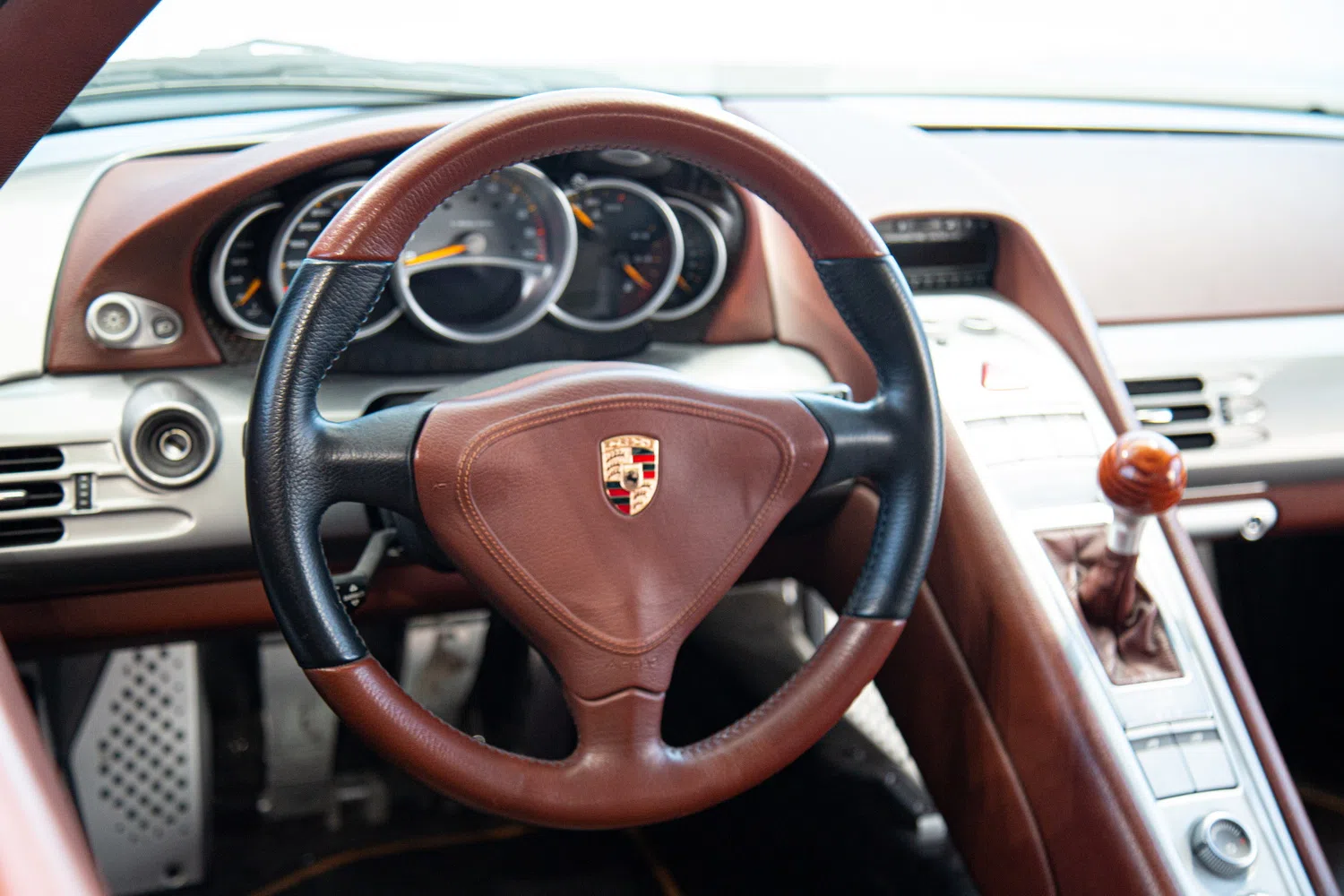 2005 Porsche Carrera GT interior
