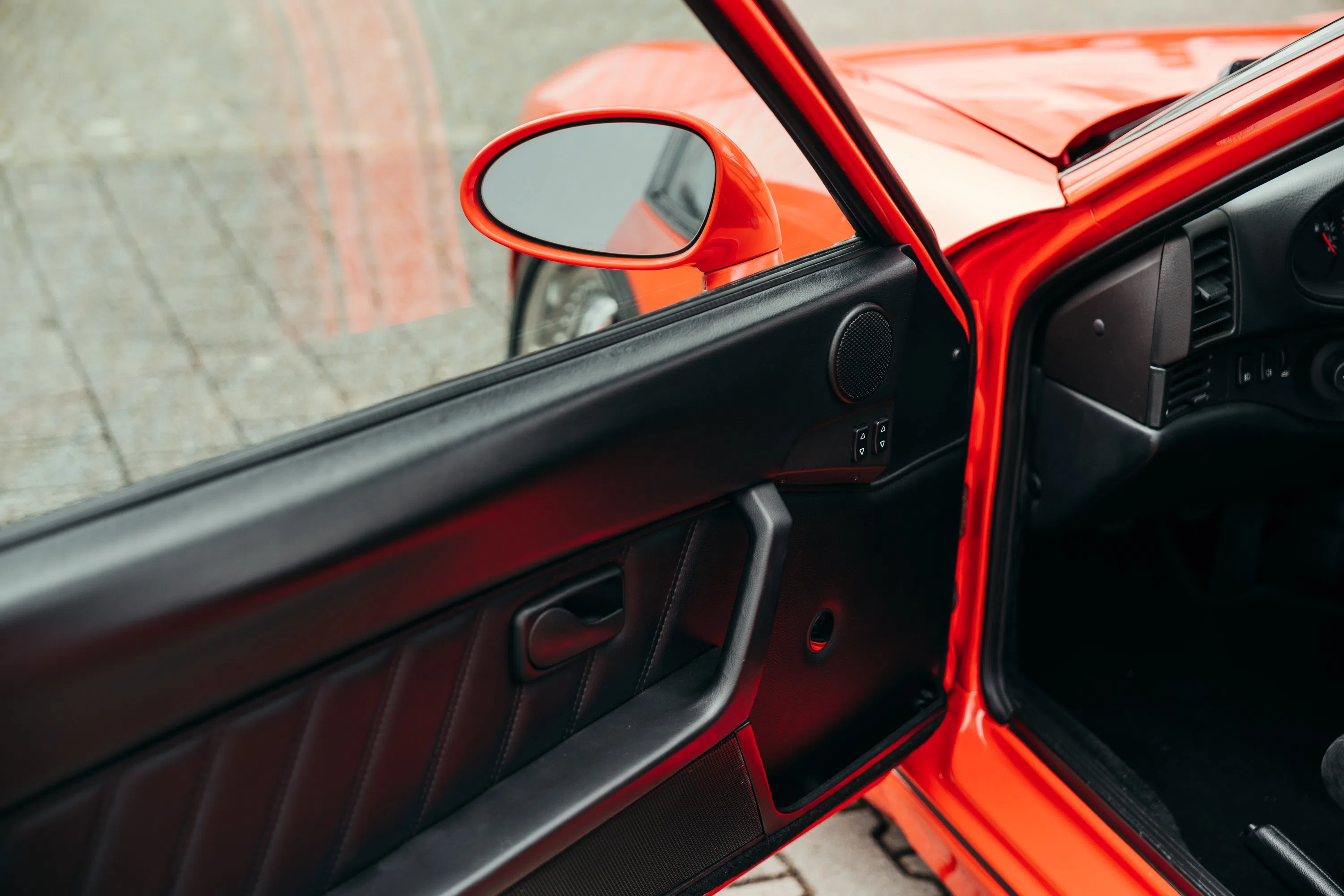 1993 Porsche 968 Turbo S interior, door panel
