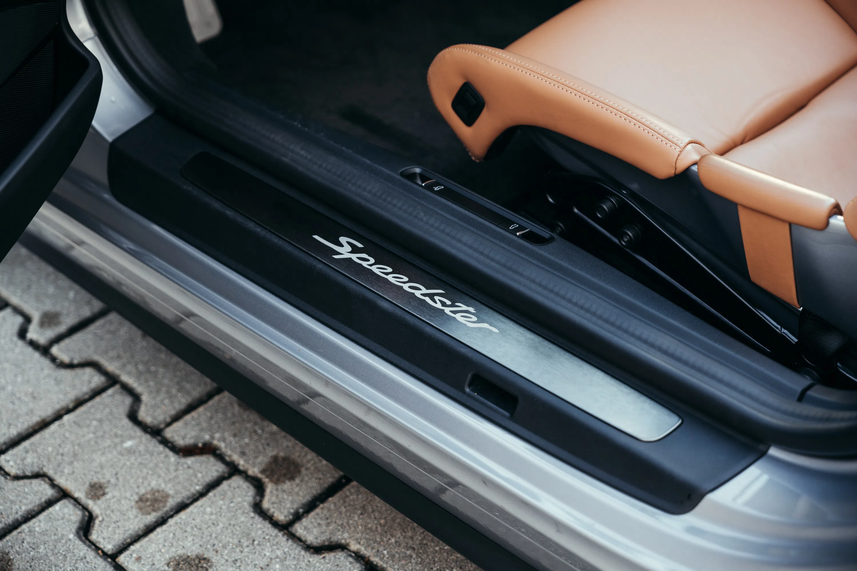2019 Porsche 991 Speedster Heritage interior, door sill