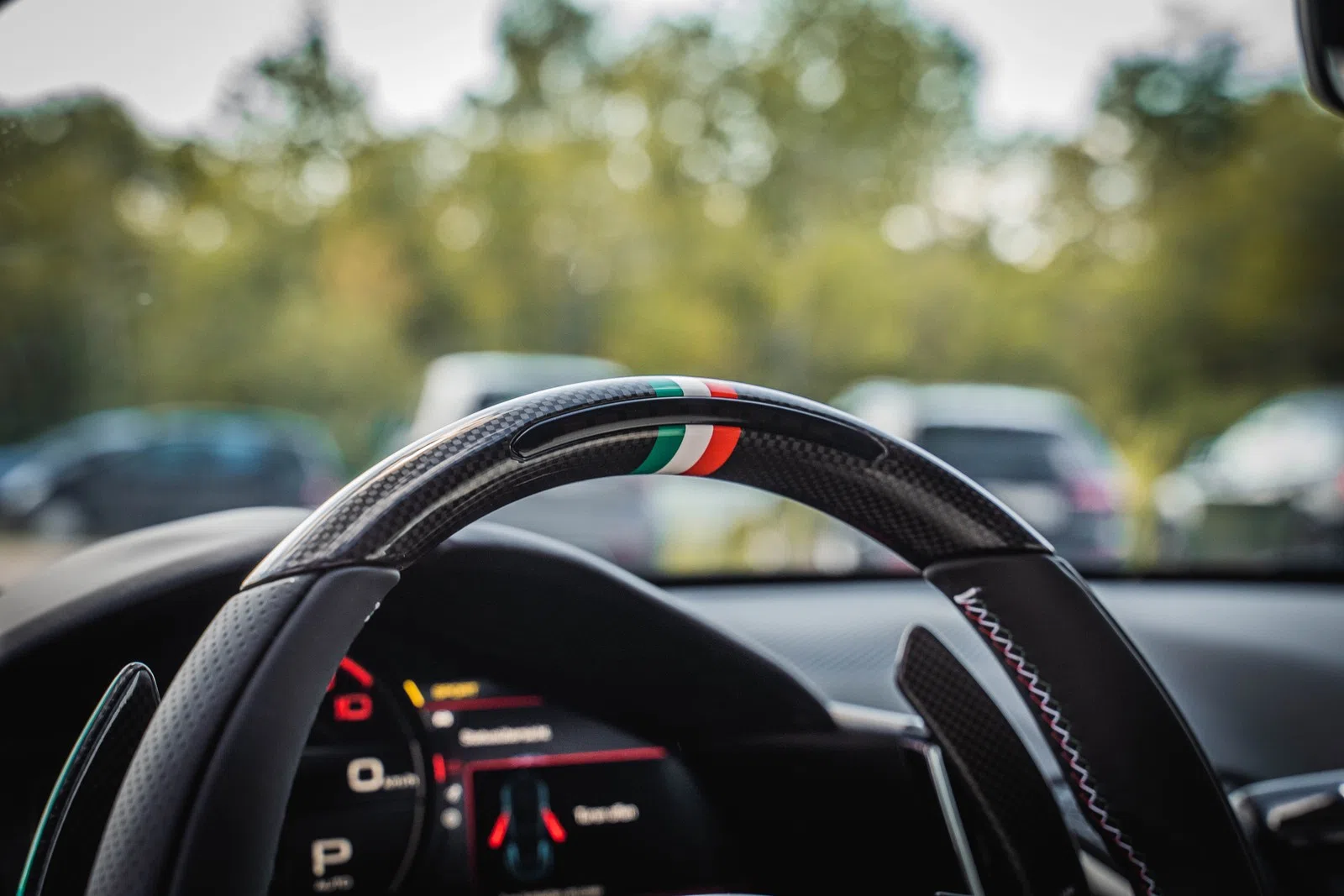2023 Ferrari Roma interior, steering wheel, Grigio Chiaro Vollleder