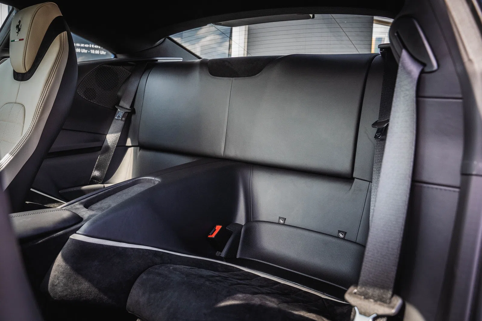 2023 Ferrari Roma interior, seats, Grigio Chiaro Vollleder