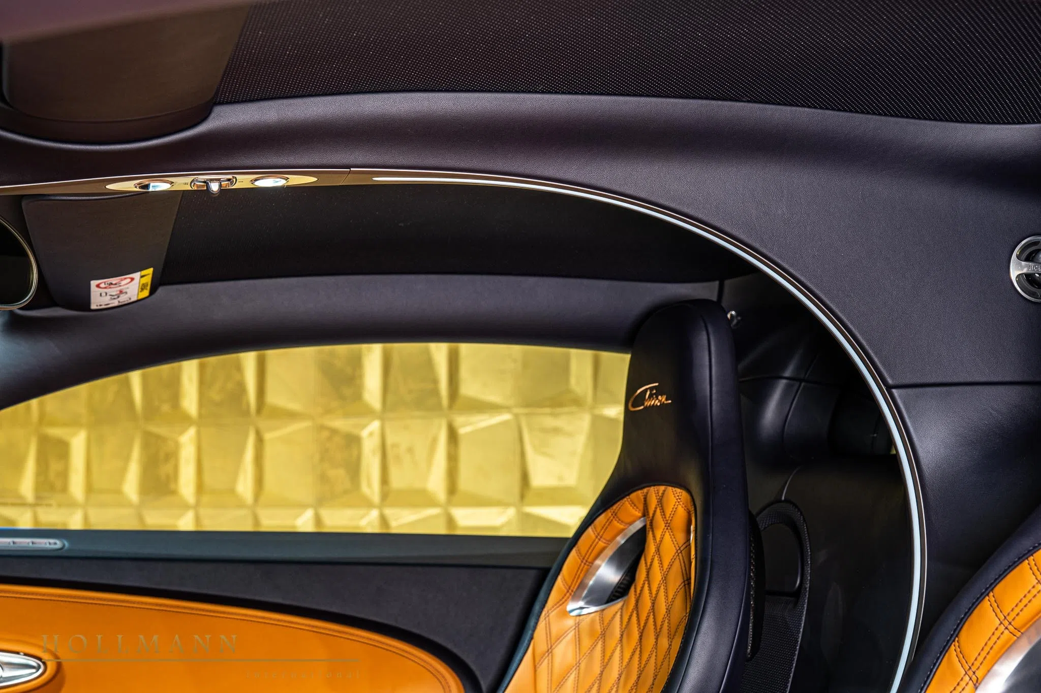 2018 Bugatti Chiron interior, door panel, Black + Brown