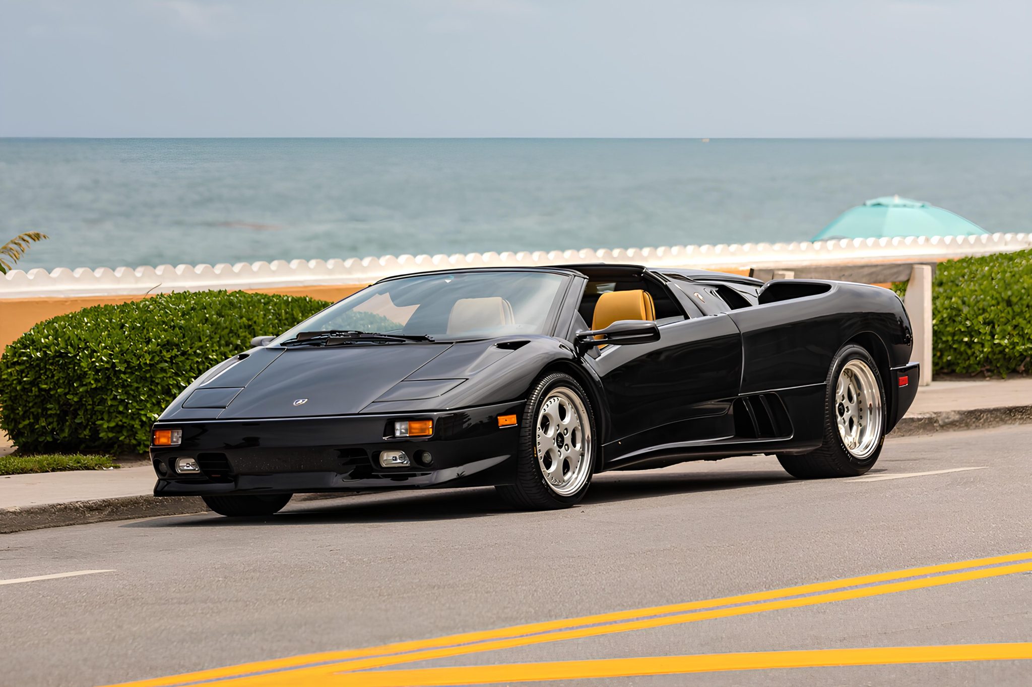 1997 Lamborghini Diablo VT Roadster, 2/14
