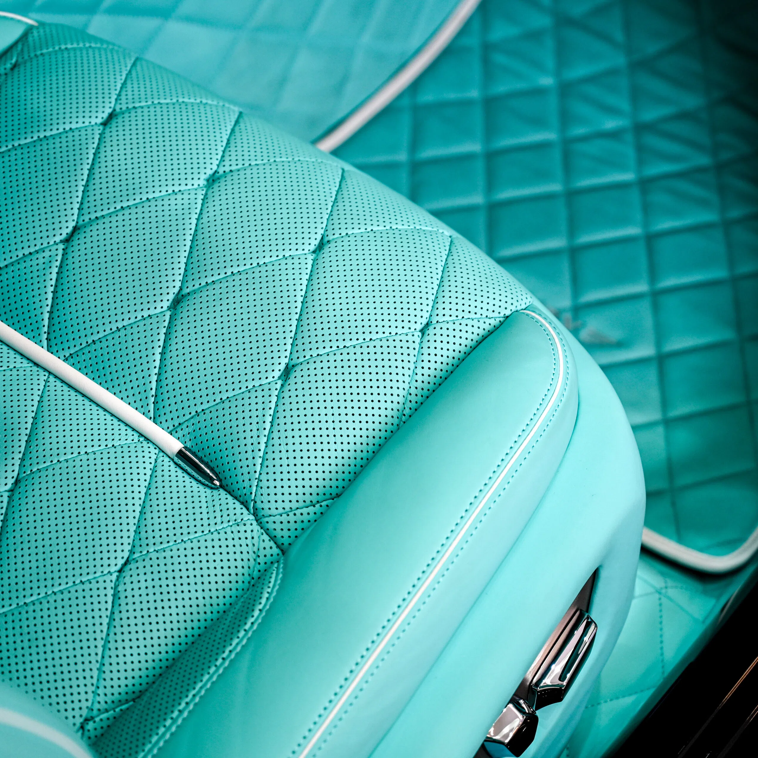 2021 Mansory Wraith Black Badge interior, seats