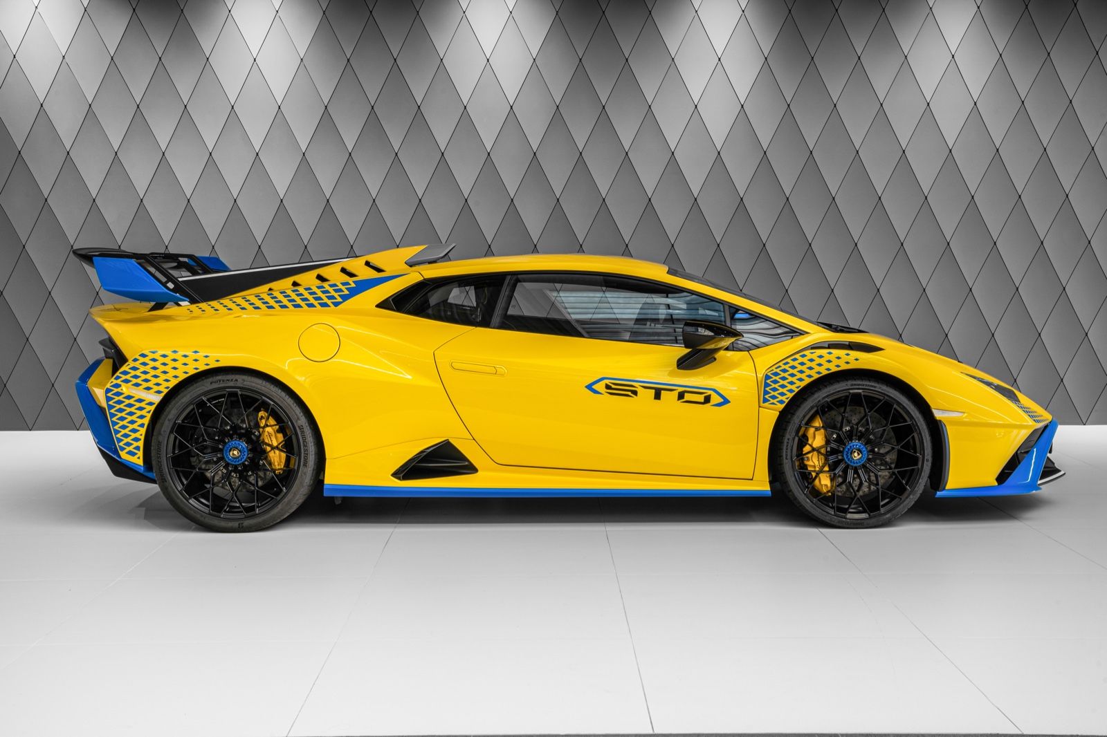 2023 Lamborghini Huracán STO, 2/19
