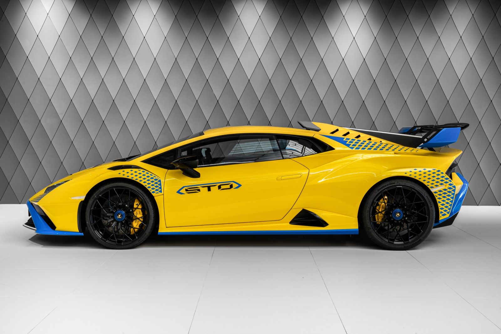 2023 Lamborghini Huracán STO, 3/19