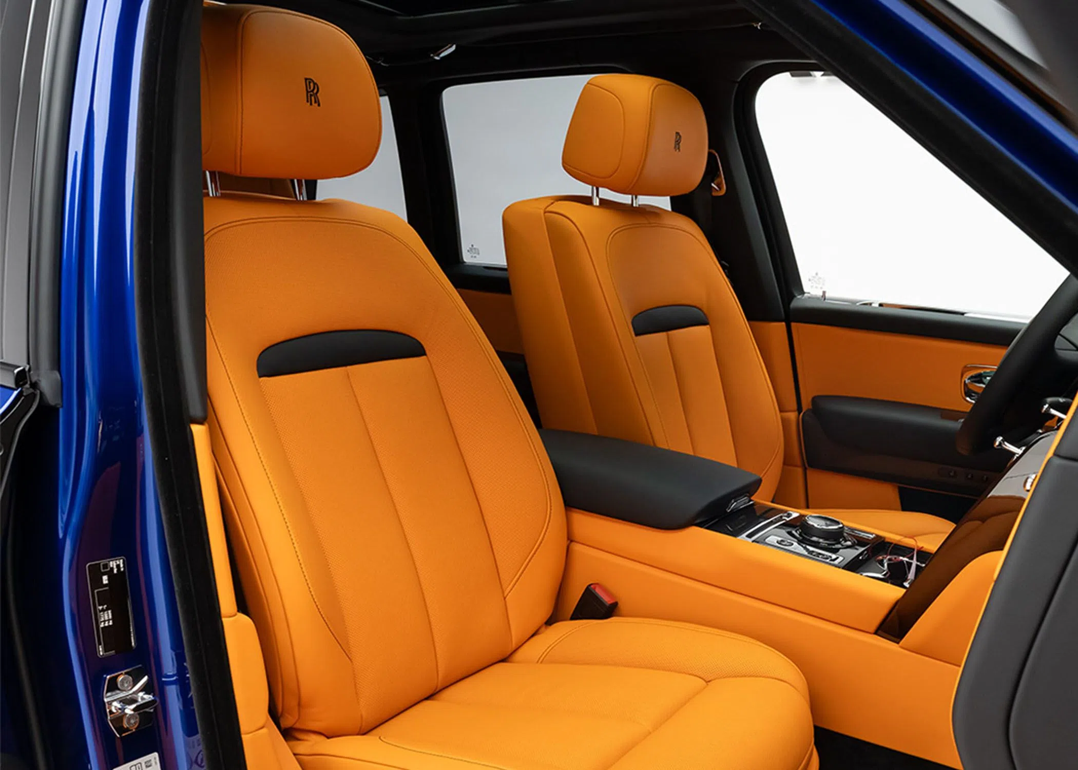 2023 Rolls-Royce Cullinan Black Badge interior, seats
