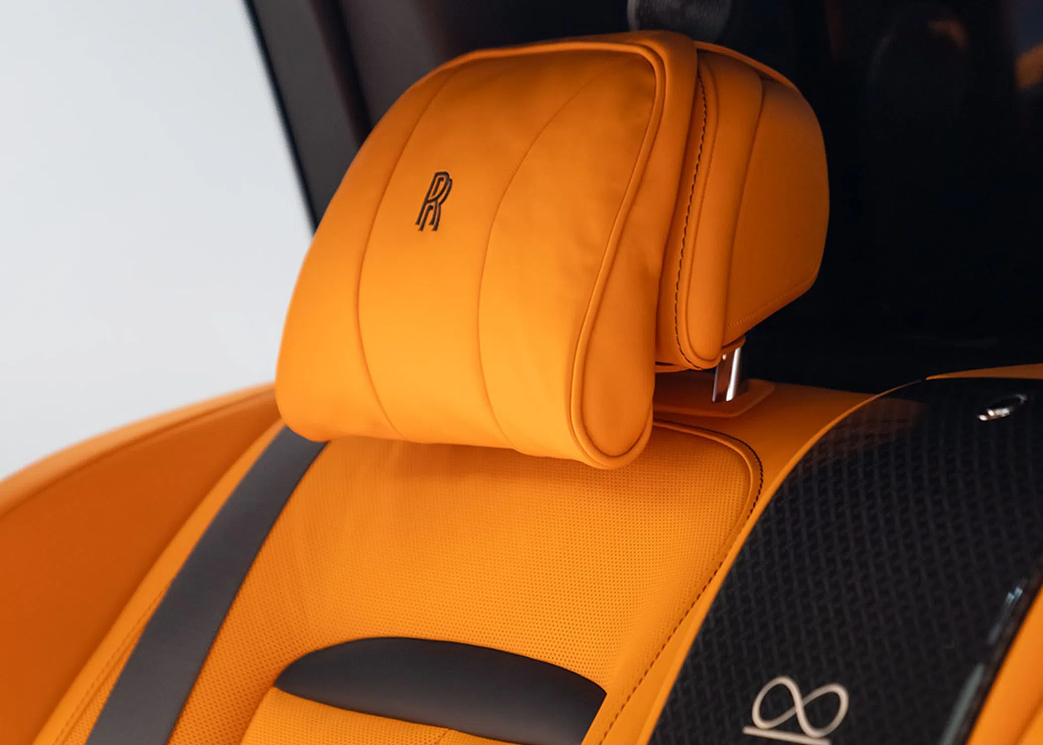 2023 Rolls-Royce Cullinan Black Badge interior, seats