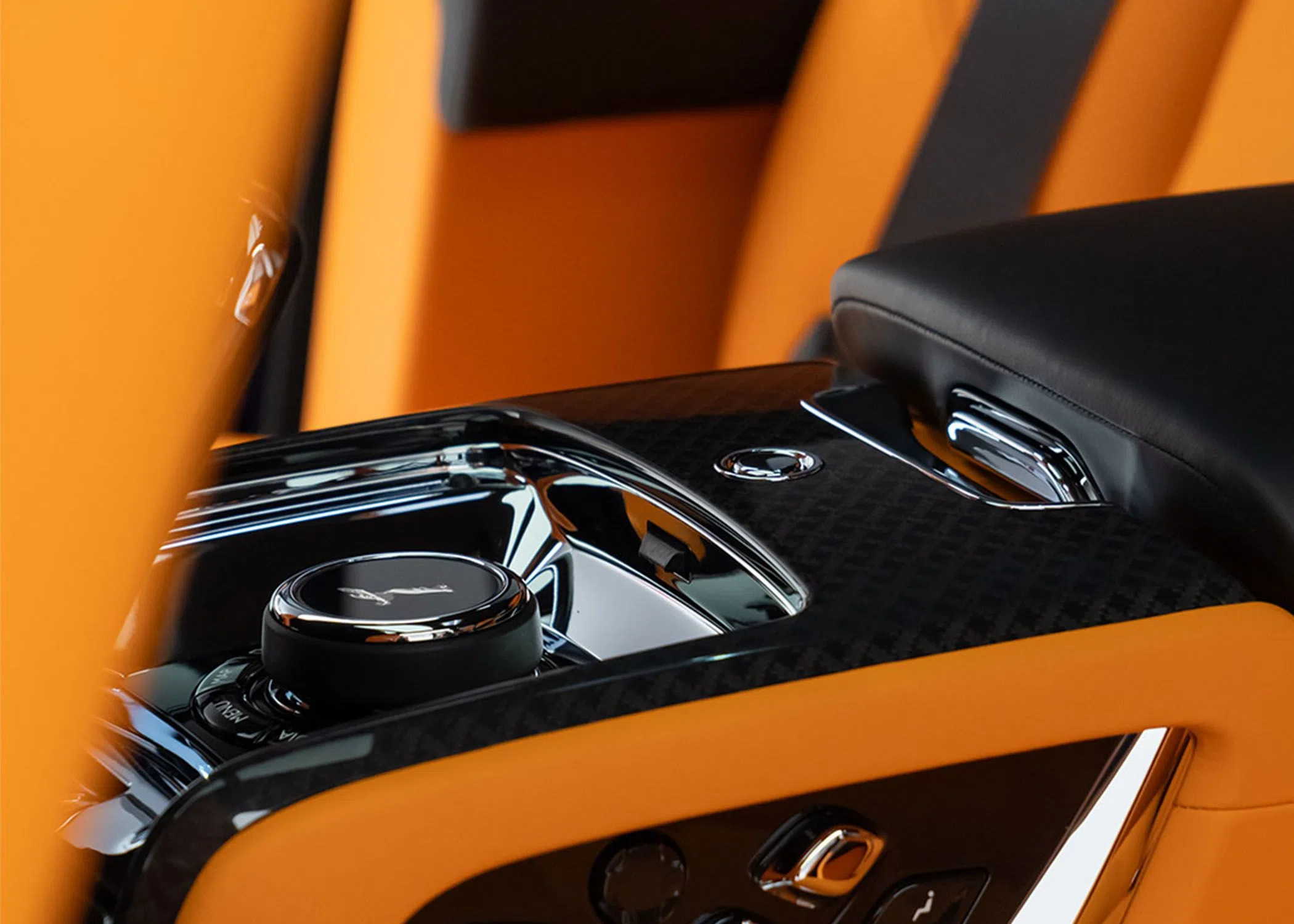 2023 Rolls-Royce Cullinan Black Badge interior, center console