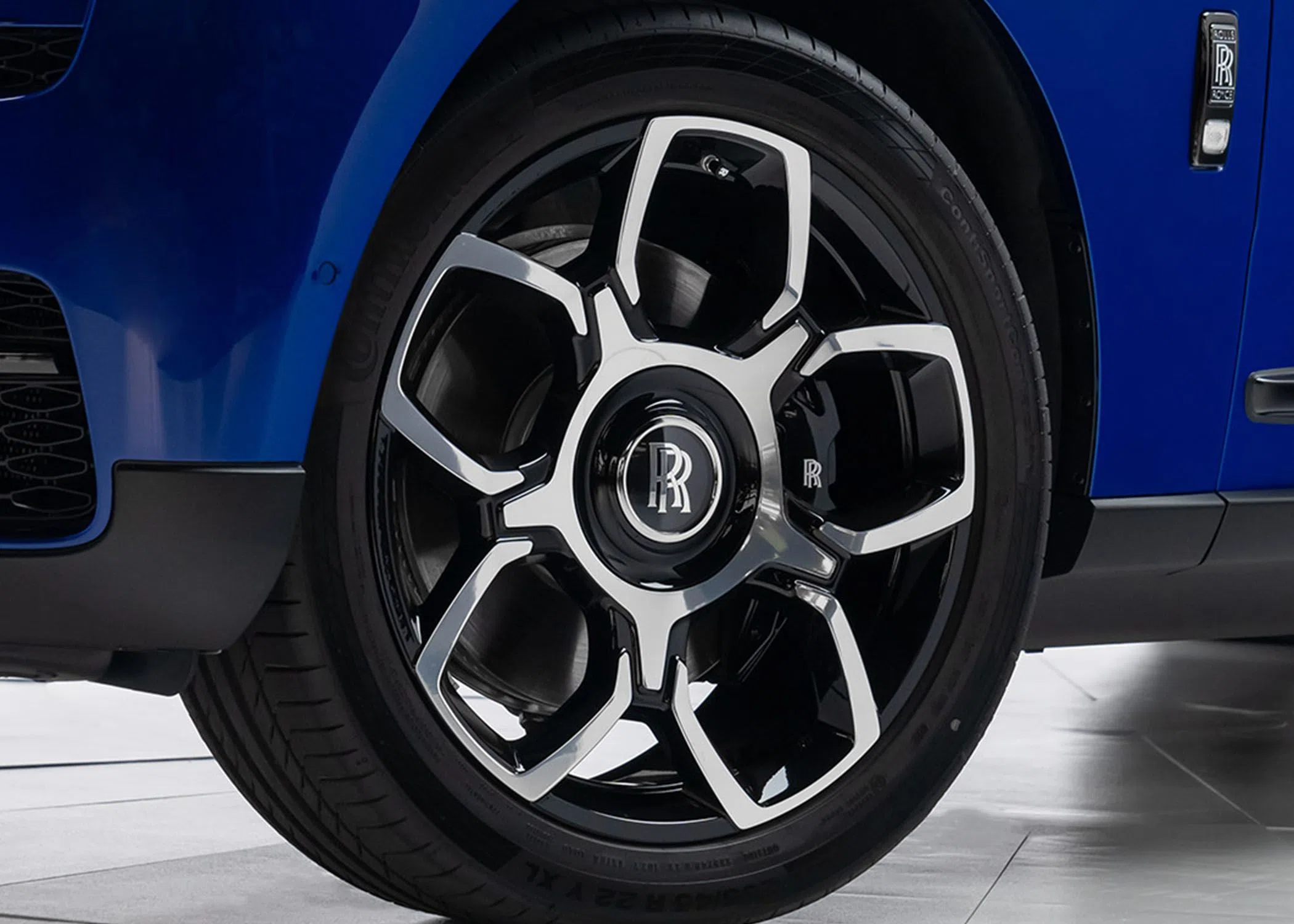 2023 Rolls-Royce Cullinan Black Badge wheel