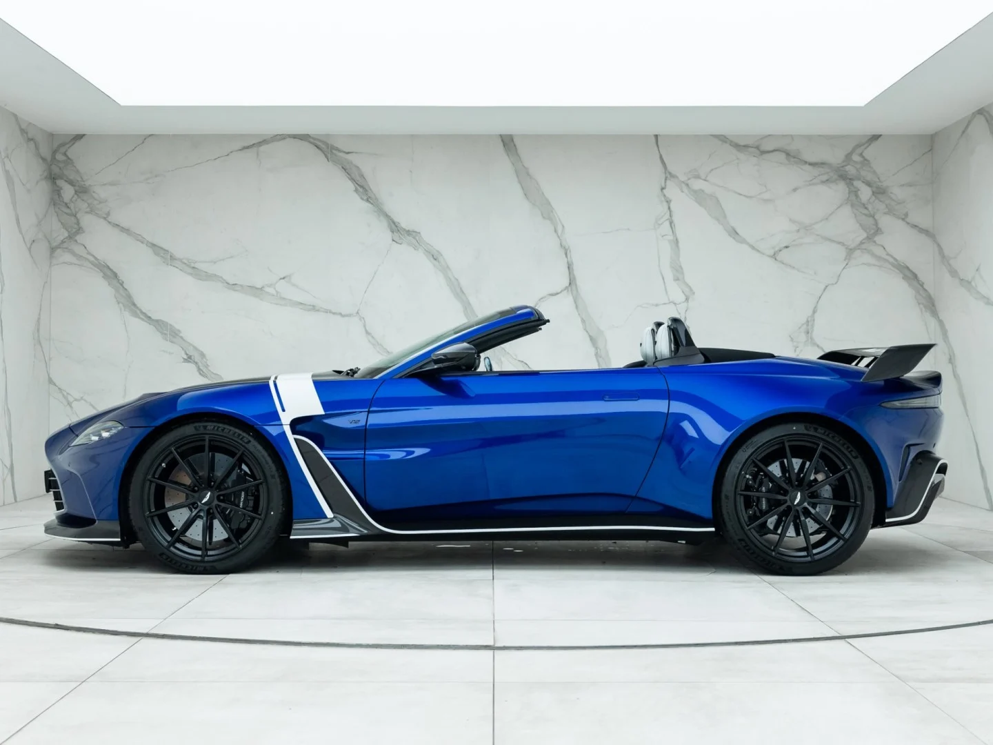 2023 Aston Martin V12 Vantage Roadster