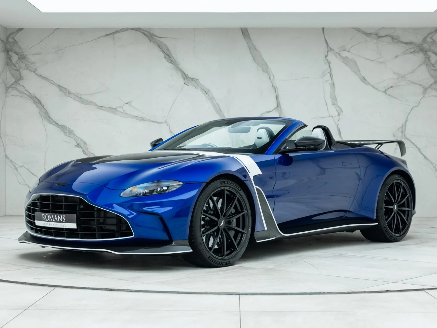2023 Aston Martin V12 Vantage Roadster, 2/20