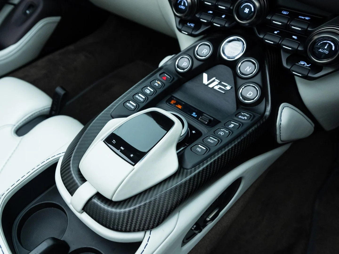 2023 Aston Martin V12 Vantage Roadster, 18/20