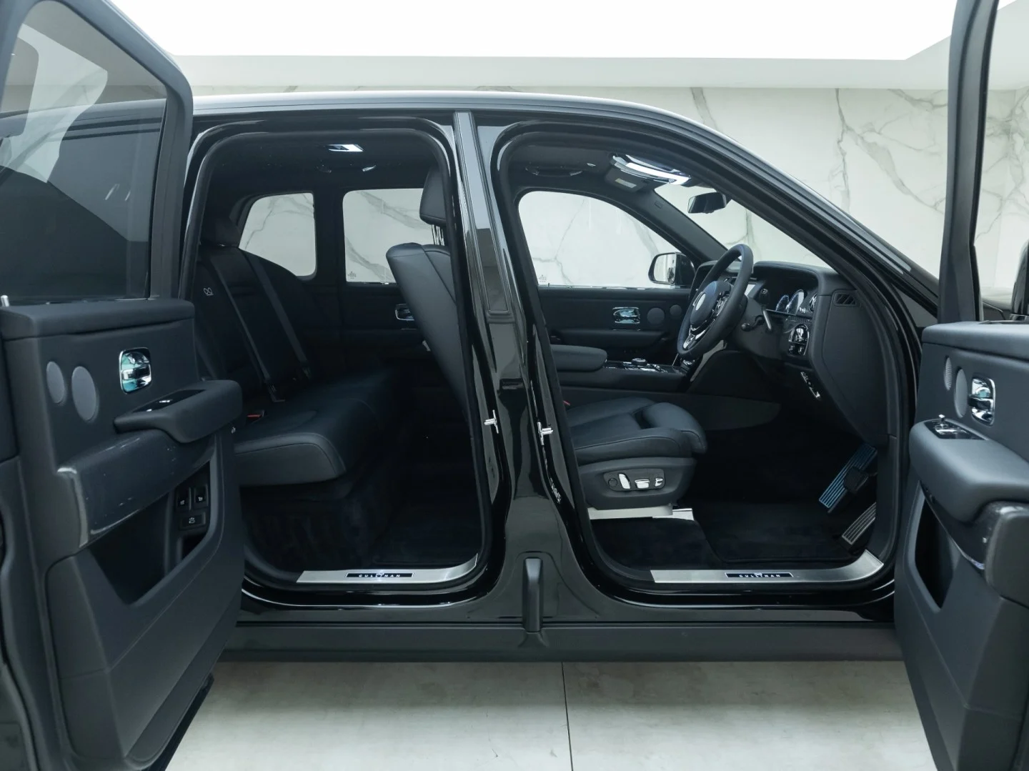 2023 Rolls-Royce Cullinan Black Badge, 14/20