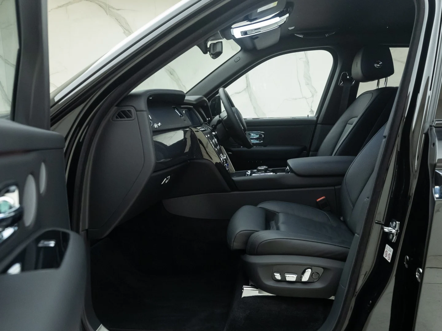 2023 Rolls-Royce Cullinan Black Badge, 15/20