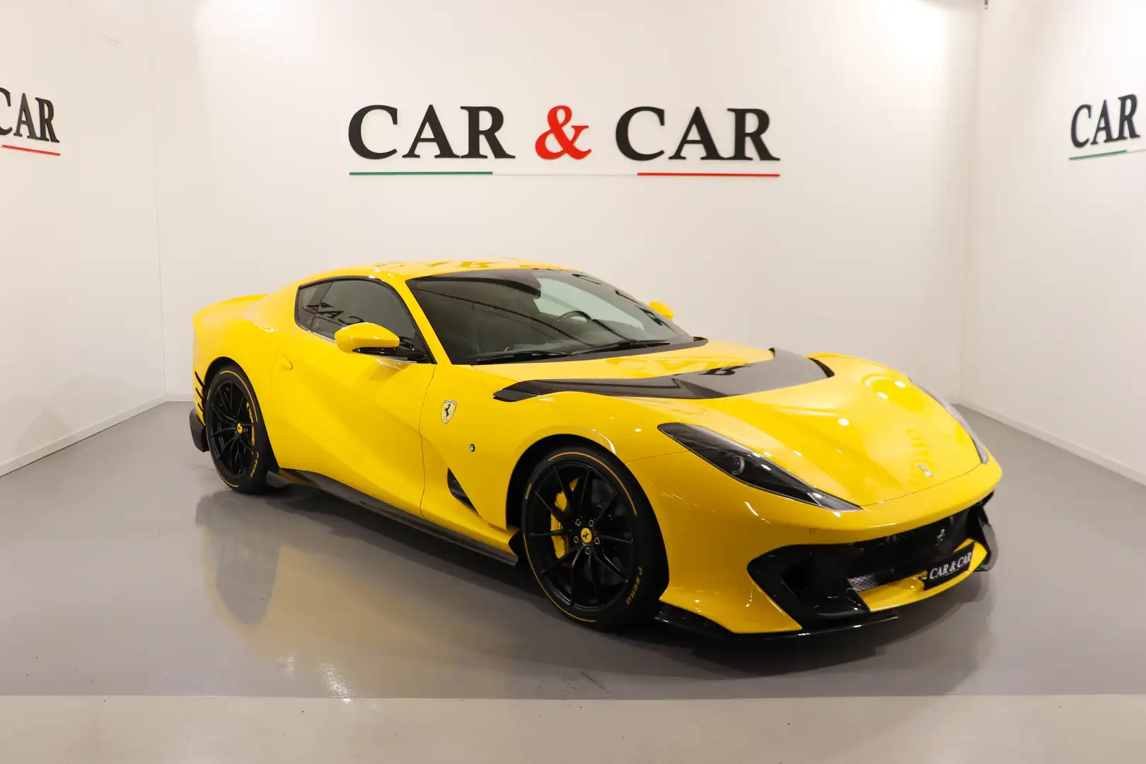 2023 Ferrari 812 Competizione, 2/15