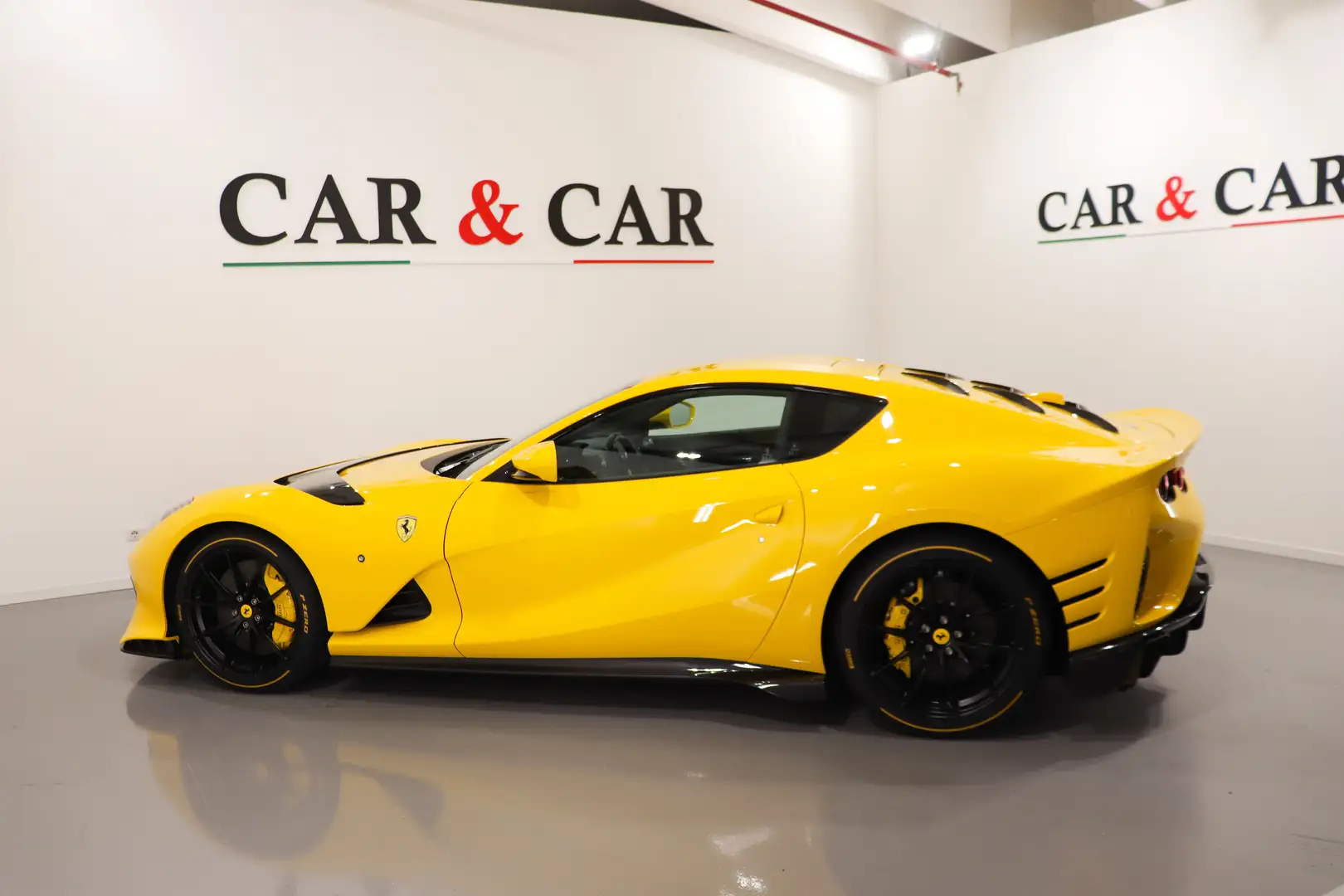2023 Ferrari 812 Competizione, 3/15