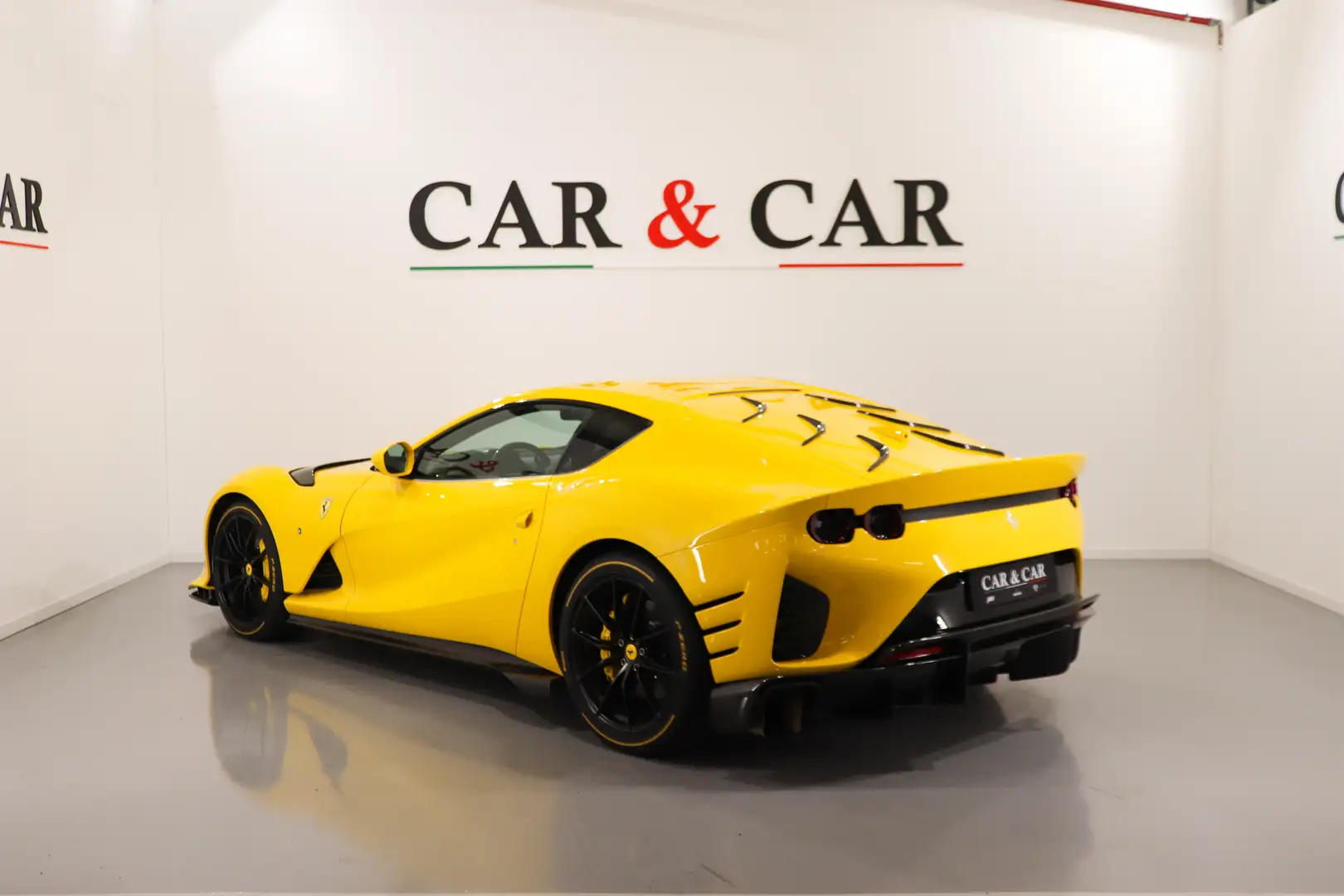 2023 Ferrari 812 Competizione, 4/15