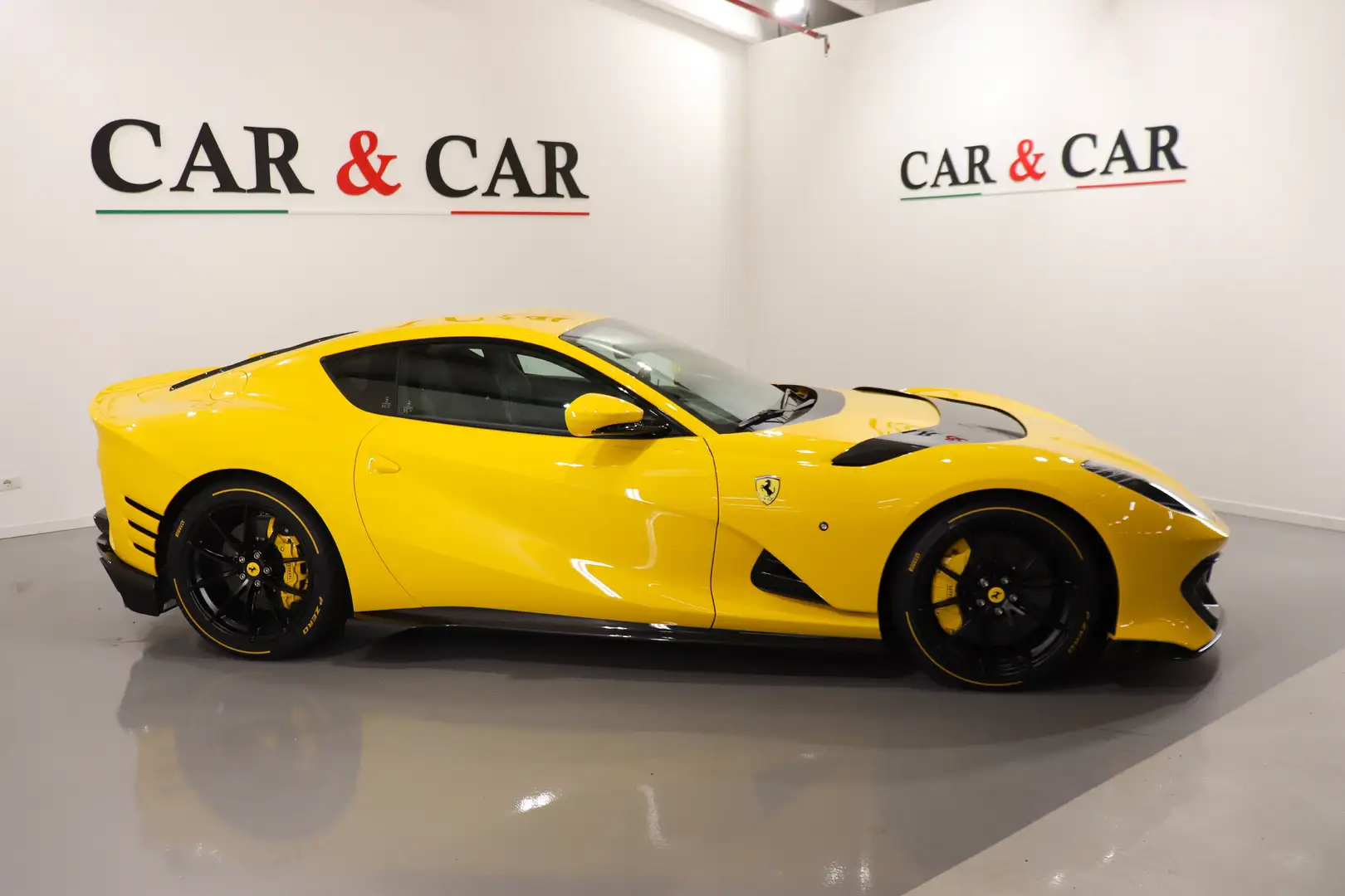 2023 Ferrari 812 Competizione, 6/15
