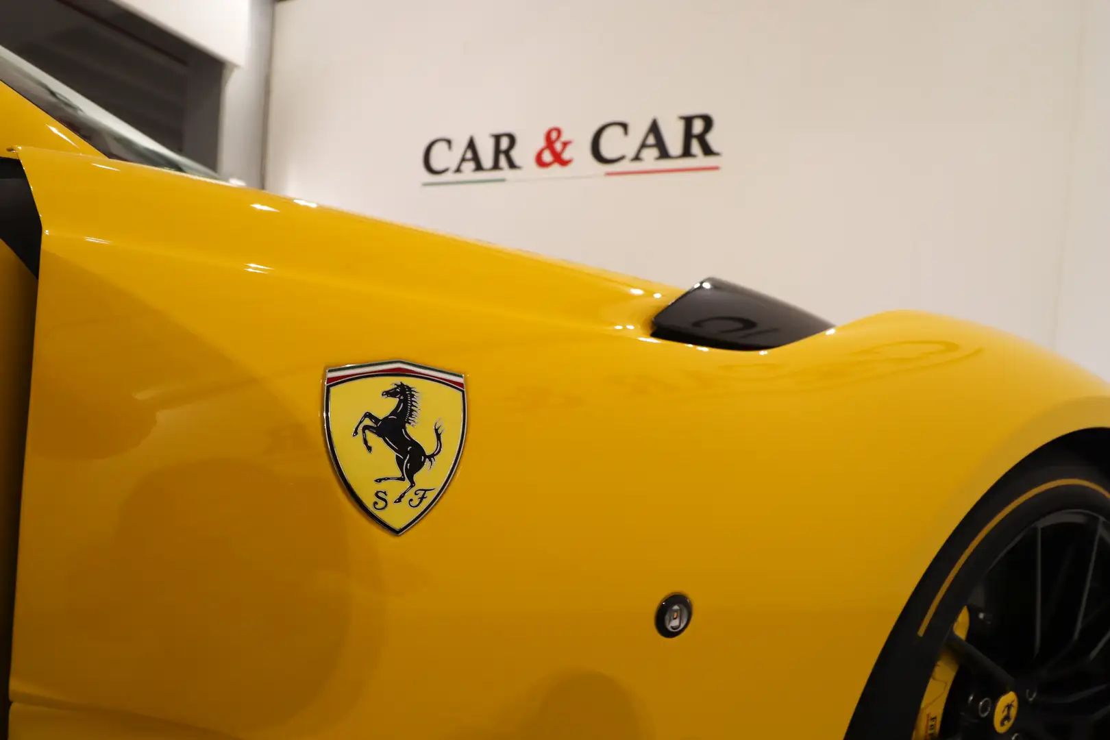 2023 Ferrari 812 Competizione, 7/15