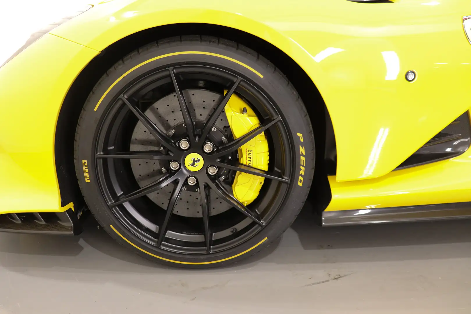 2023 Ferrari 812 Competizione, 8/15