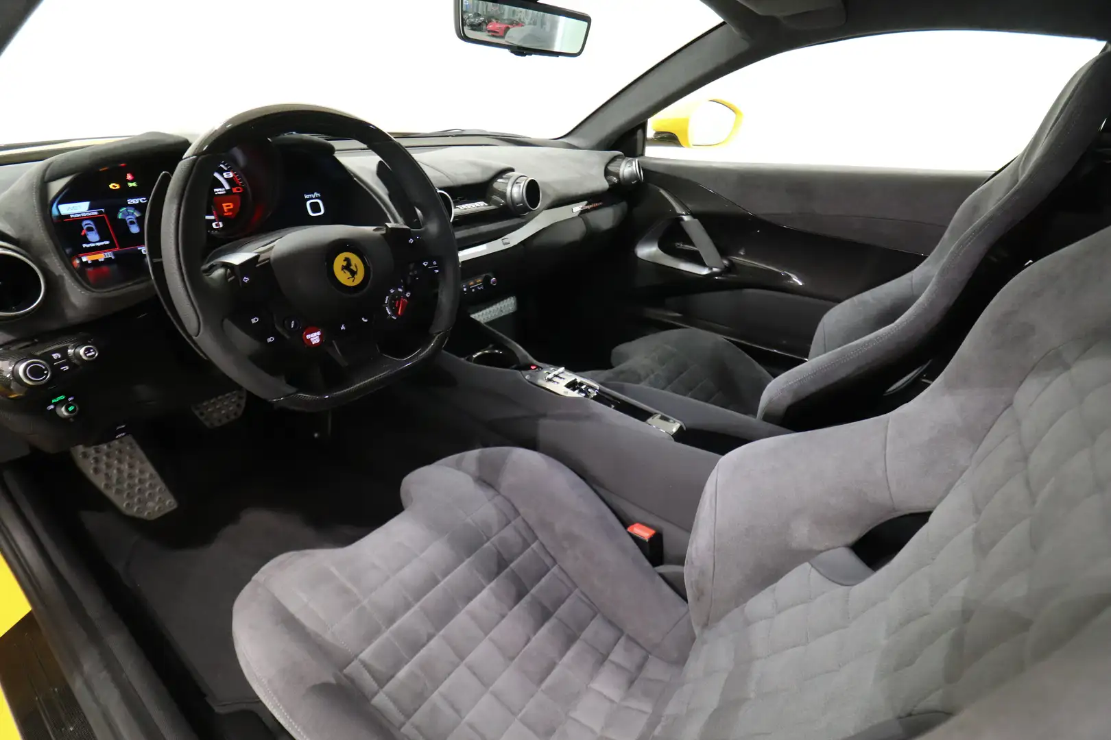 2023 Ferrari 812 Competizione, 9/15
