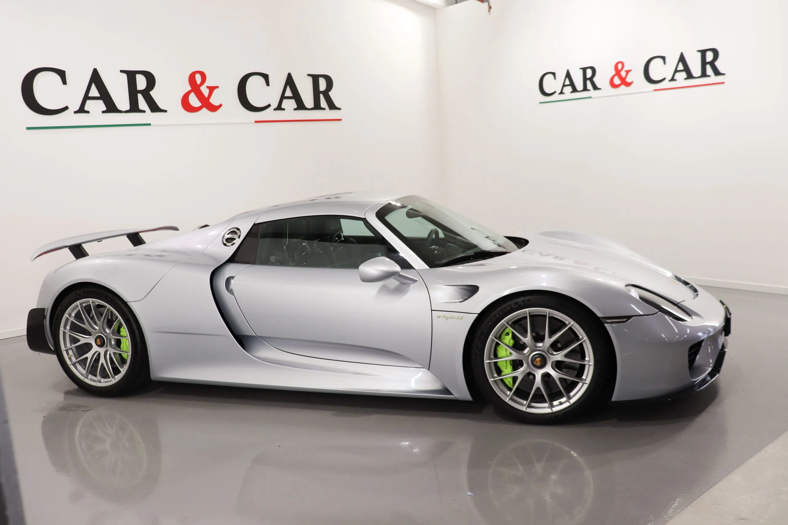 2016 Porsche 918 Spyder Weissach Package for sale, exterior, Argento Rodio