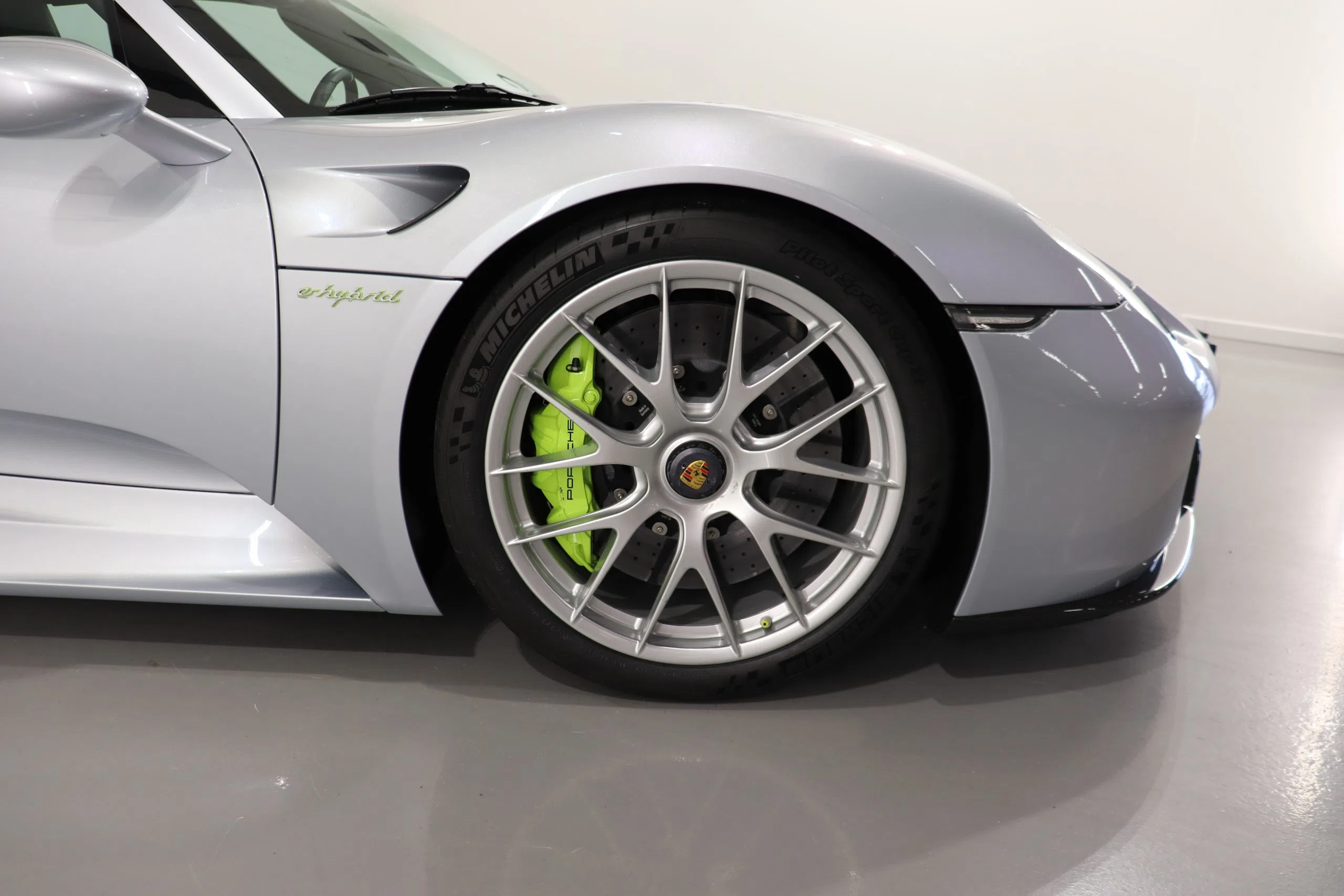 2016 Porsche 918 Spyder Weissach Package for sale, exterior, Argento Rodio