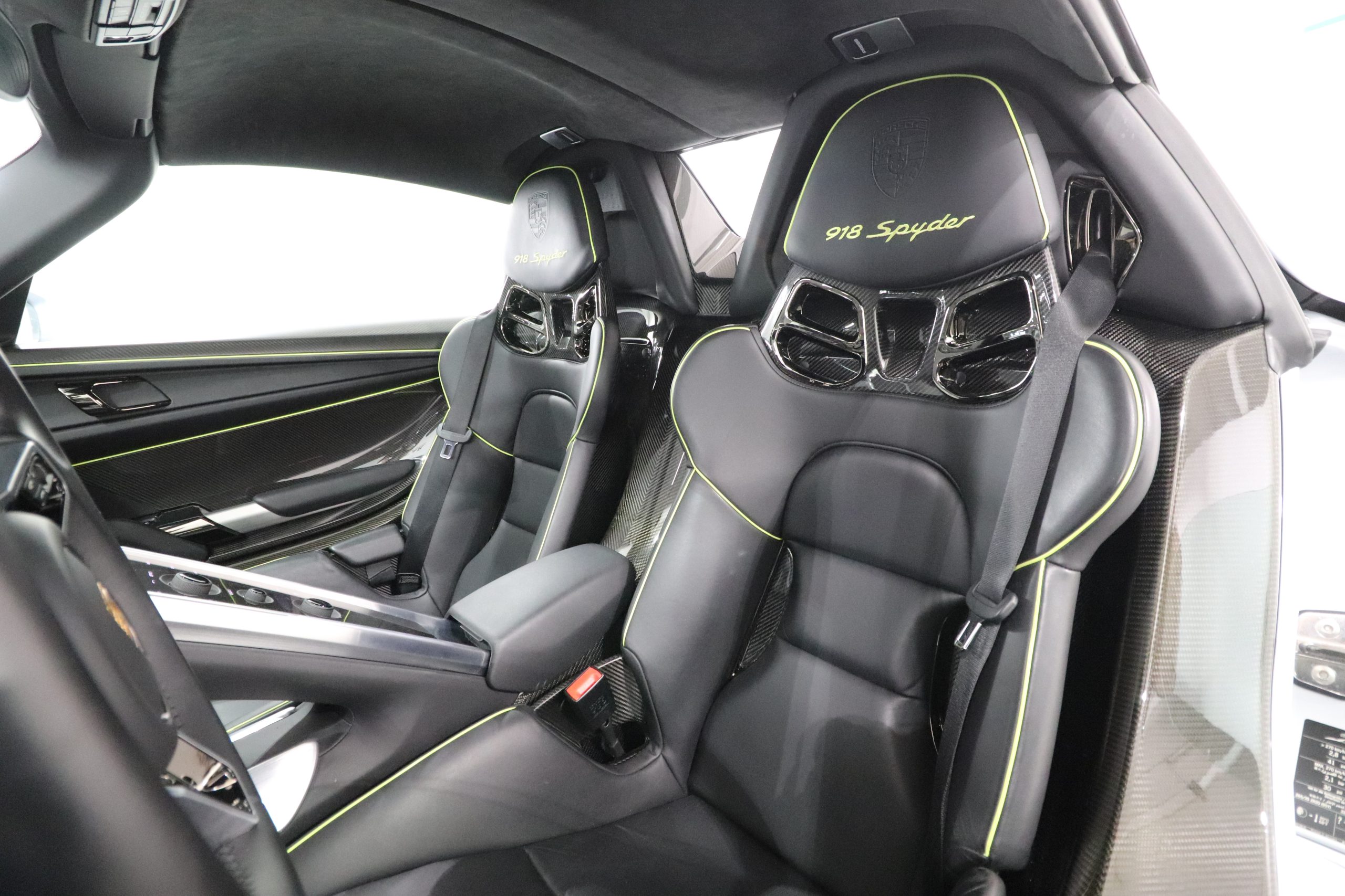 2016 Porsche 918 Spyder Weissach Package, 9/20
