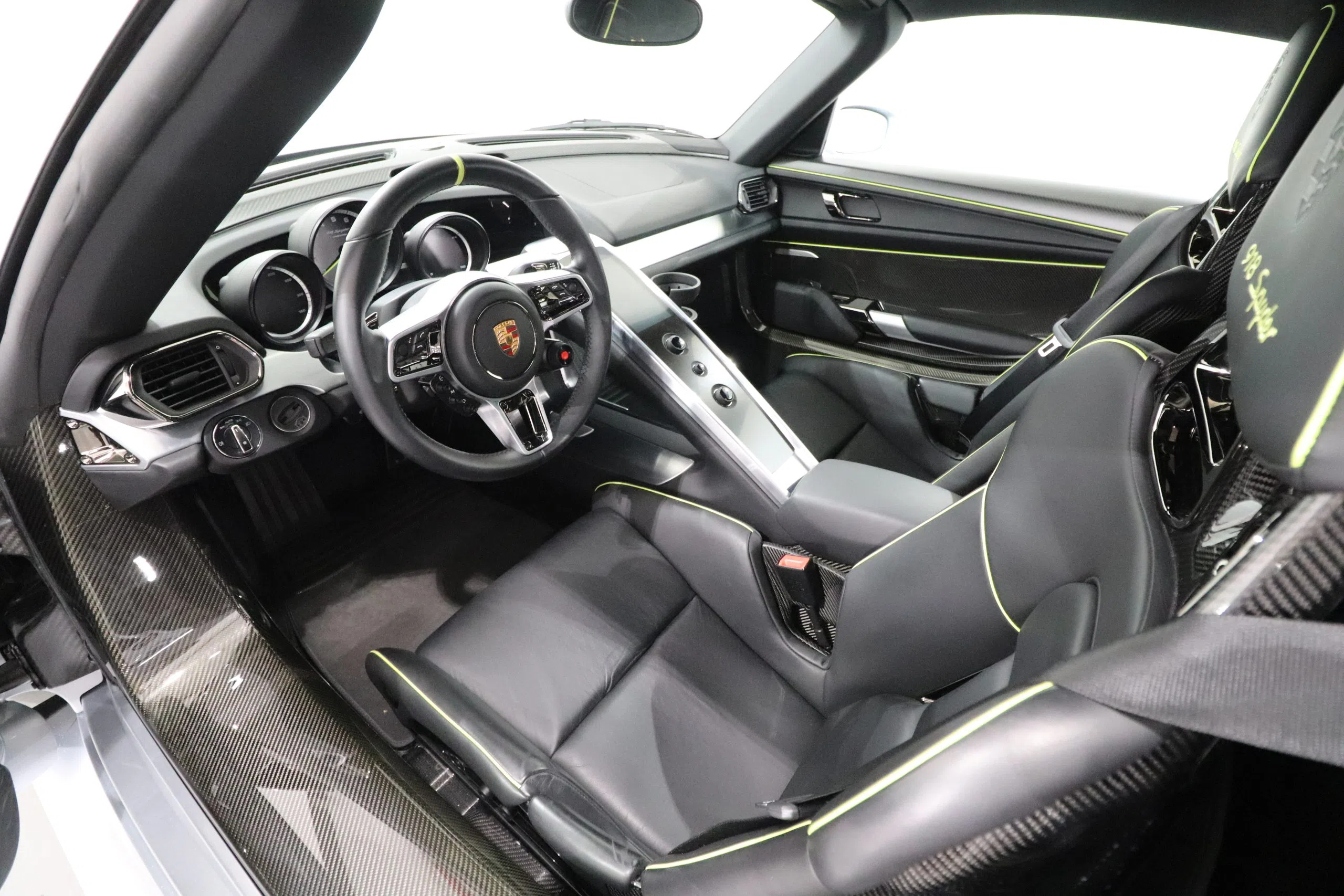 2016 Porsche 918 Spyder Weissach Package interior