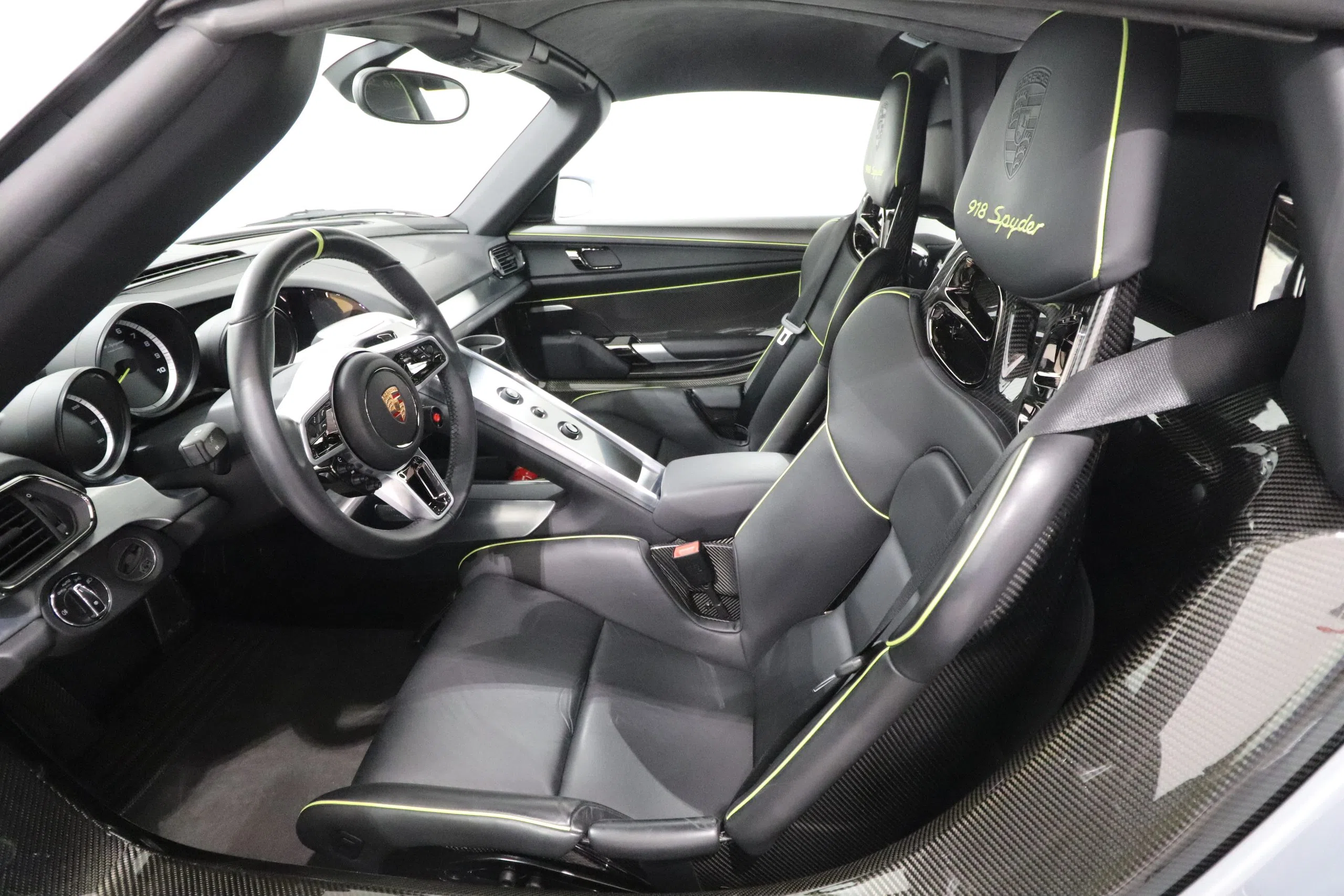 2016 Porsche 918 Spyder Weissach Package interior