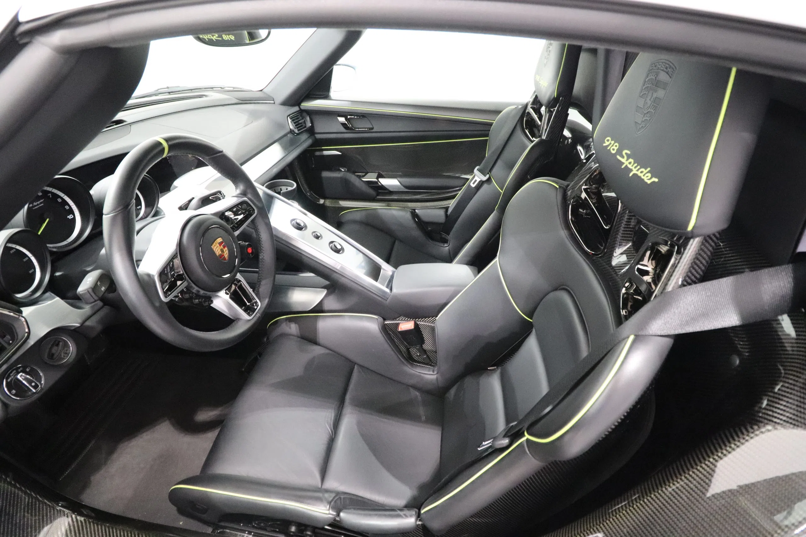 2016 Porsche 918 Spyder Weissach Package interior