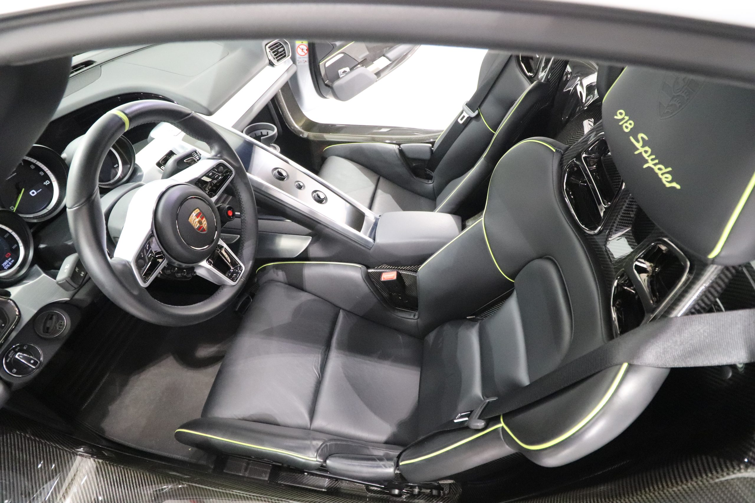 2016 Porsche 918 Spyder Weissach Package, 14/20