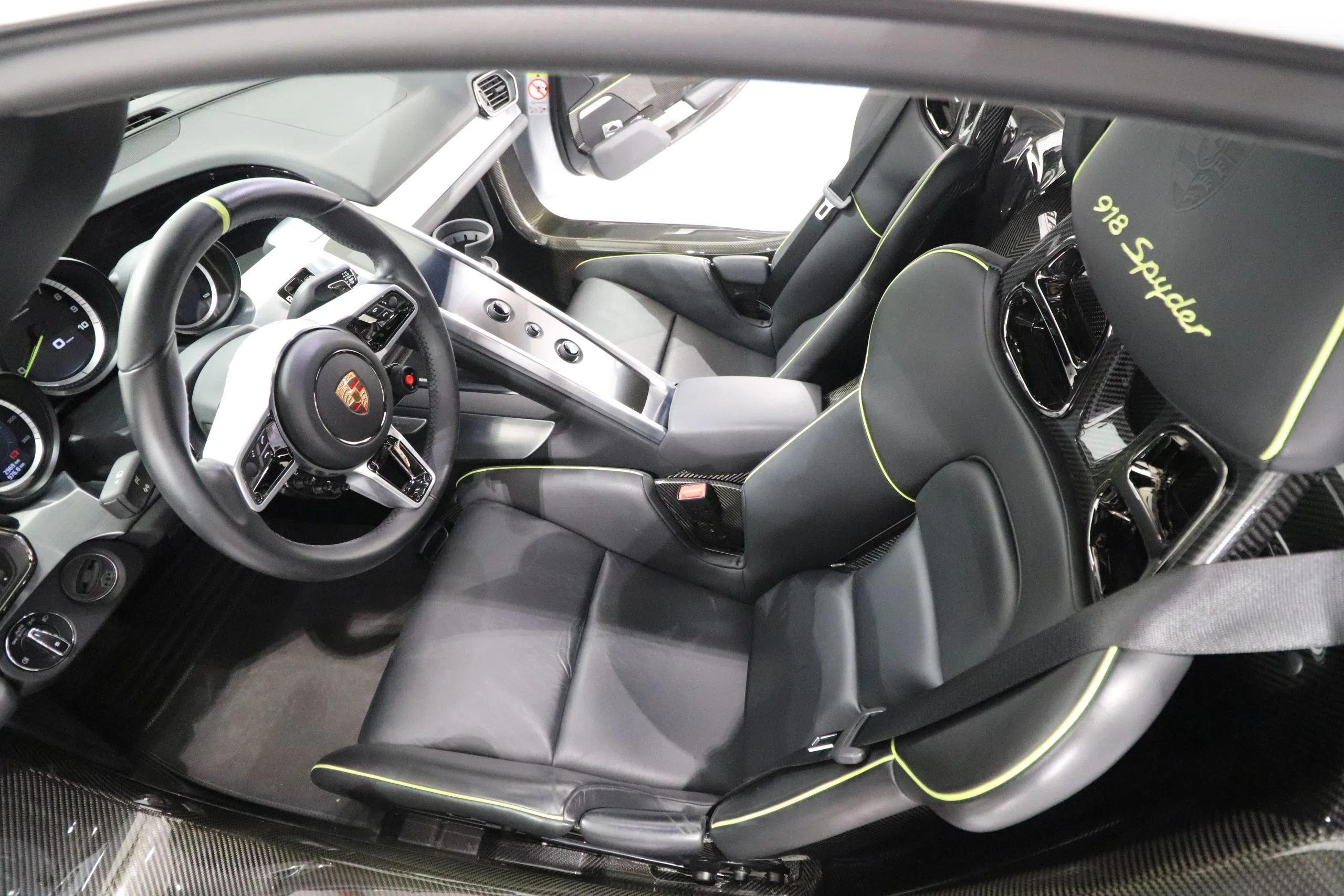 2016 Porsche 918 Spyder Weissach Package interior