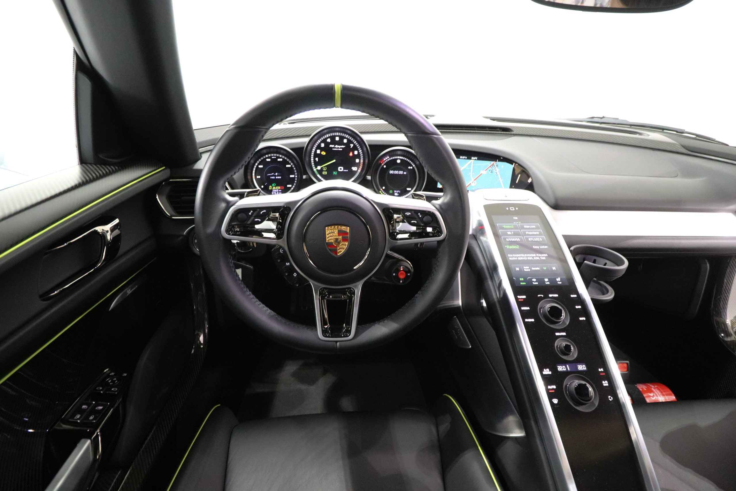 2016 Porsche 918 Spyder Weissach Package, 15/20