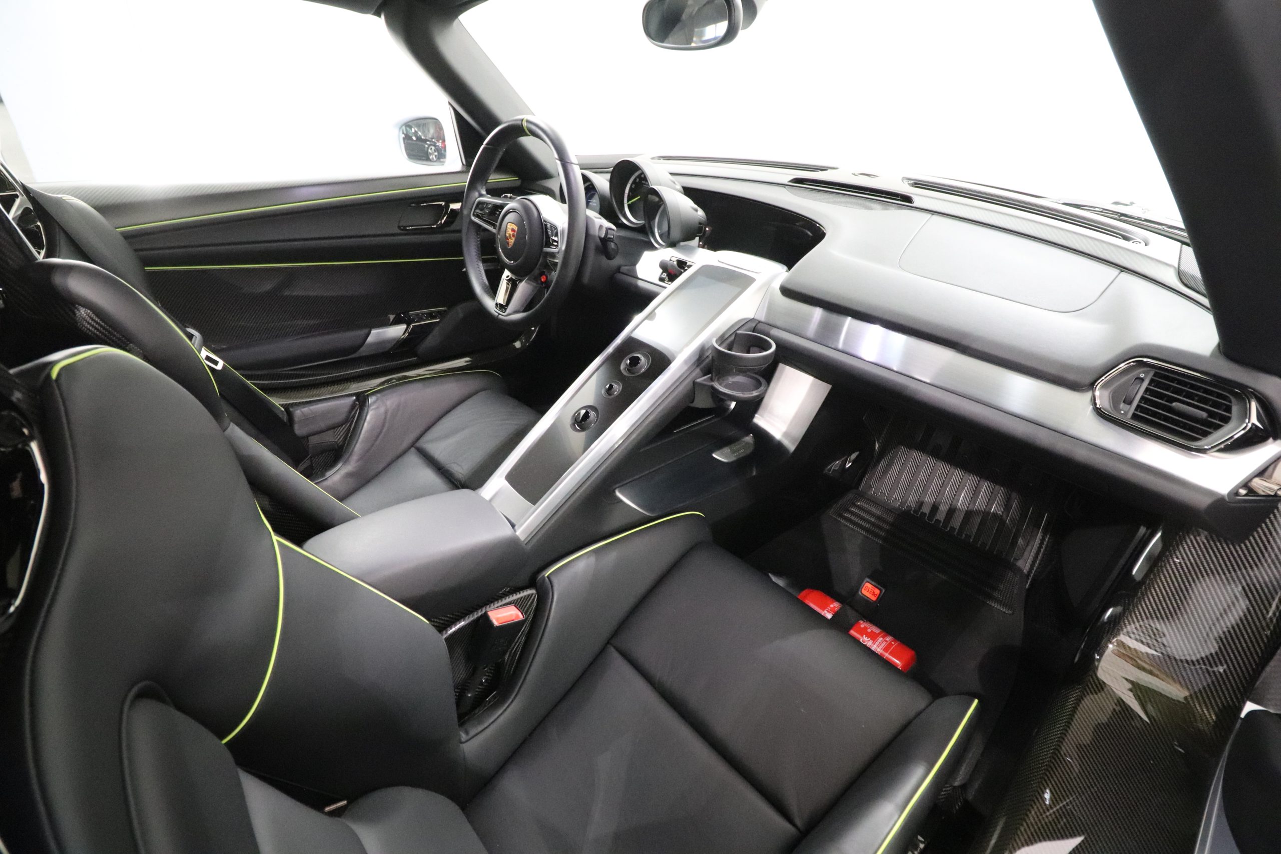 2016 Porsche 918 Spyder Weissach Package, 17/20