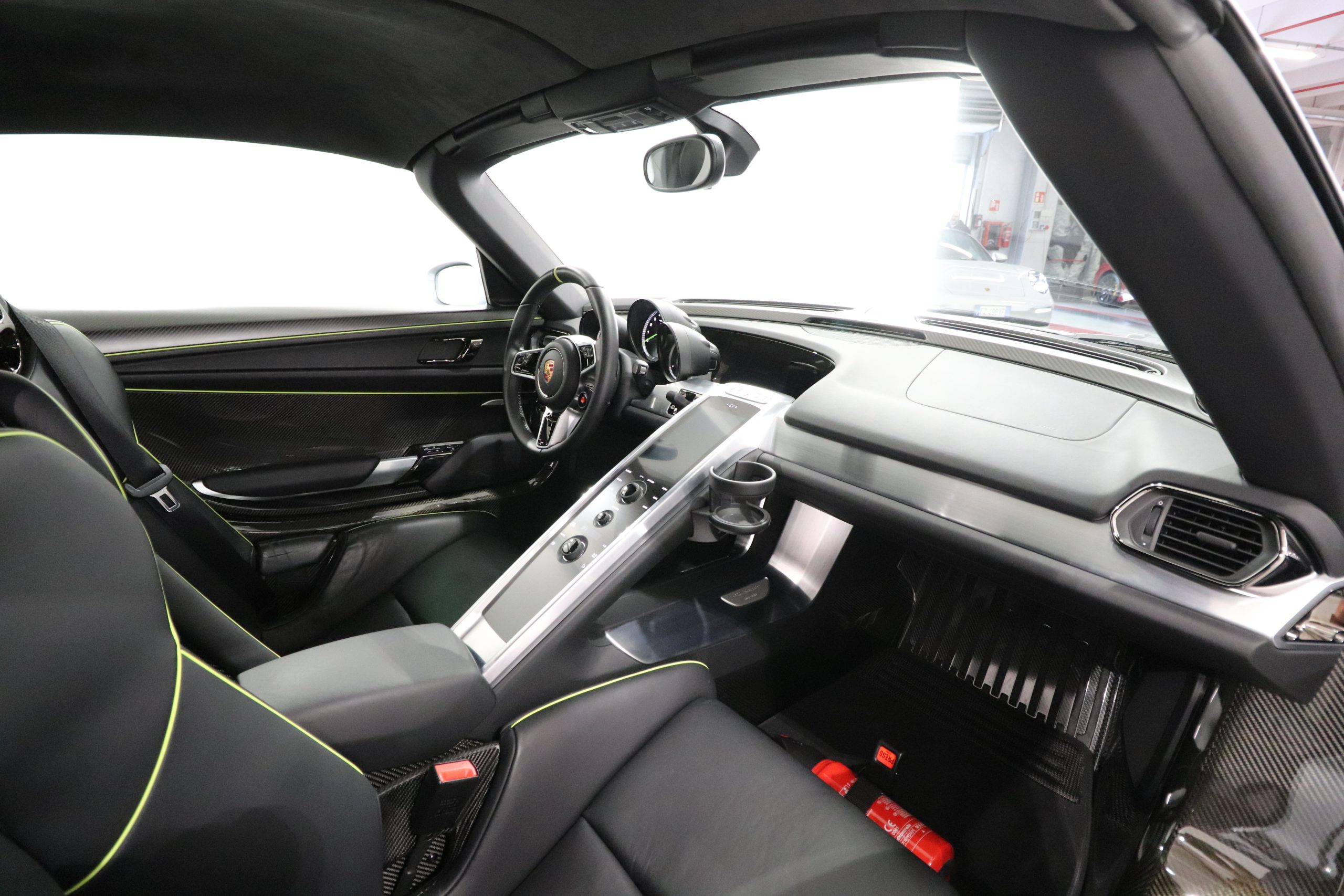 2016 Porsche 918 Spyder Weissach Package, 18/20